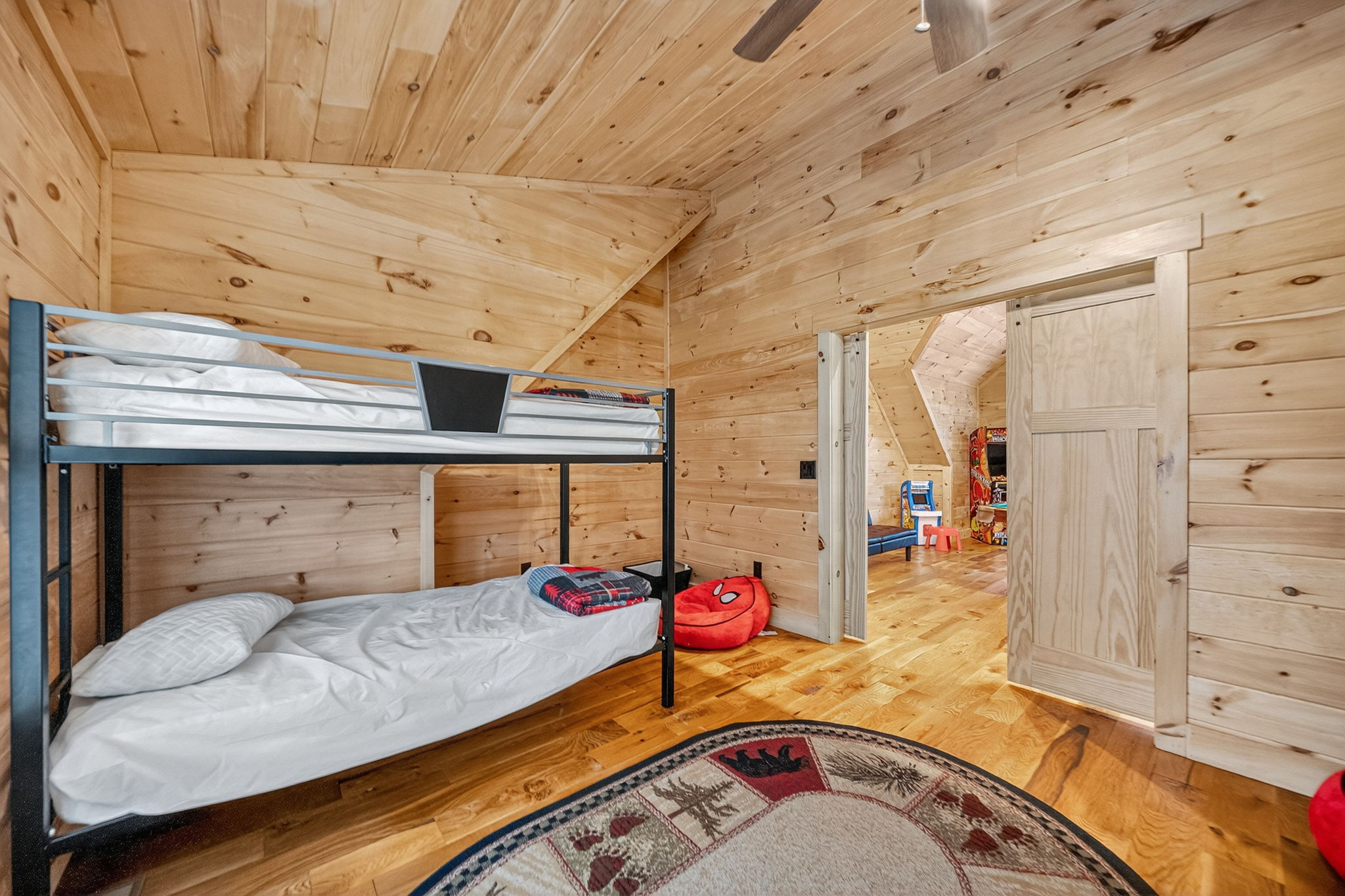 Sevierville, Tennessee, 37862, United States, 4 Bedrooms Bedrooms, ,6 BathroomsBathrooms,Residential,For Sale,1982838