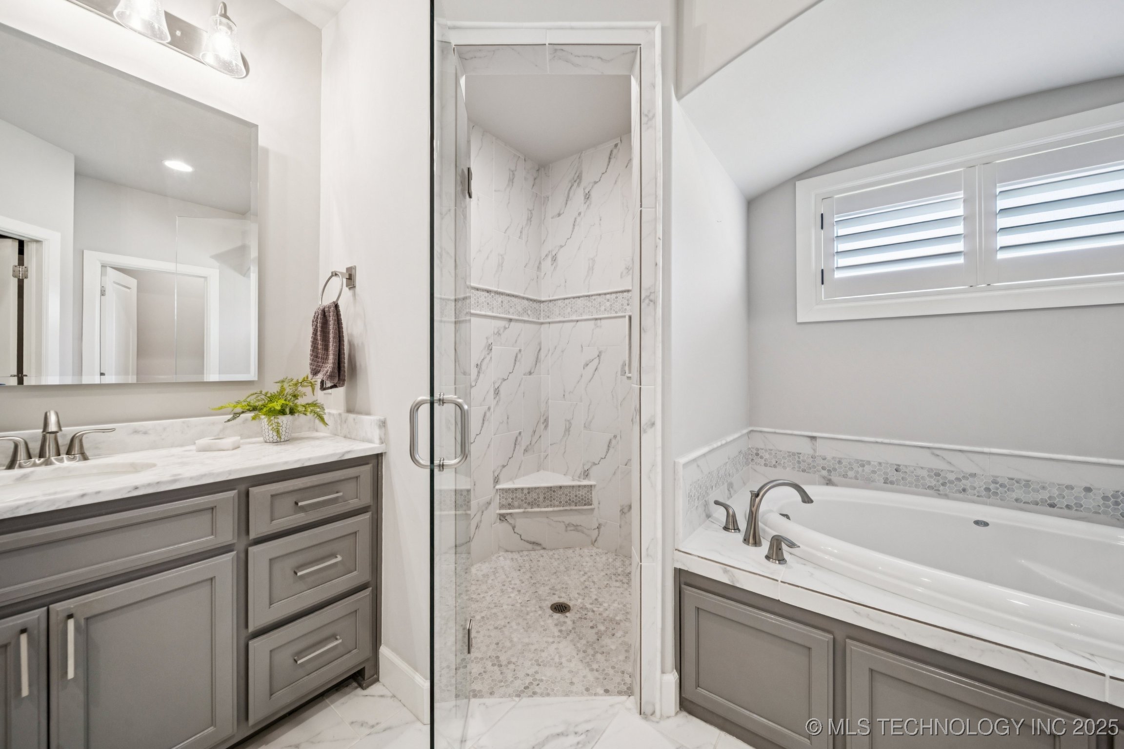 Owasso, Oklahoma, 74055, United States, 4 Bedrooms Bedrooms, ,4 BathroomsBathrooms,Residential,For Sale,1964106