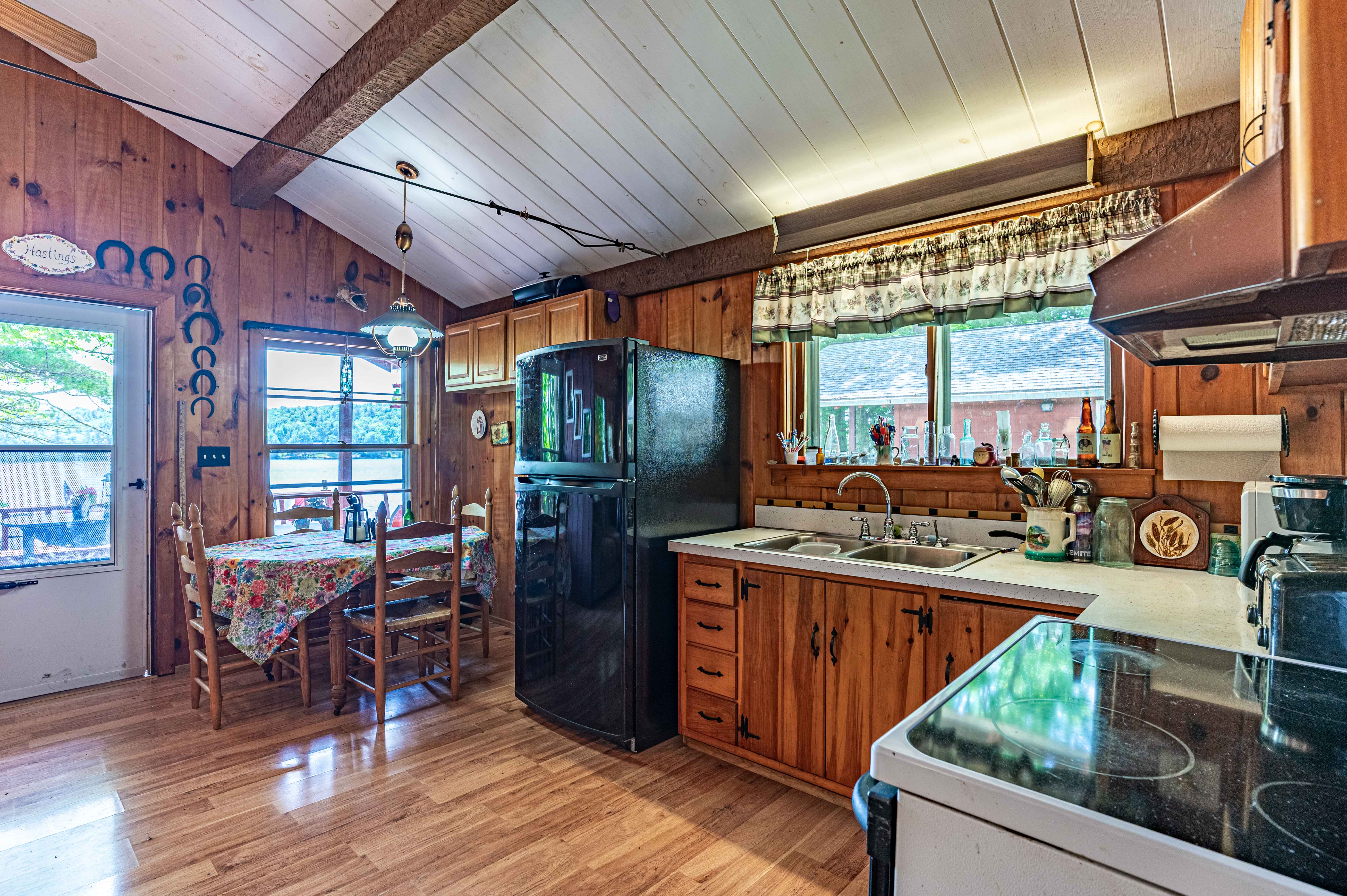  Twin Cottages on 75