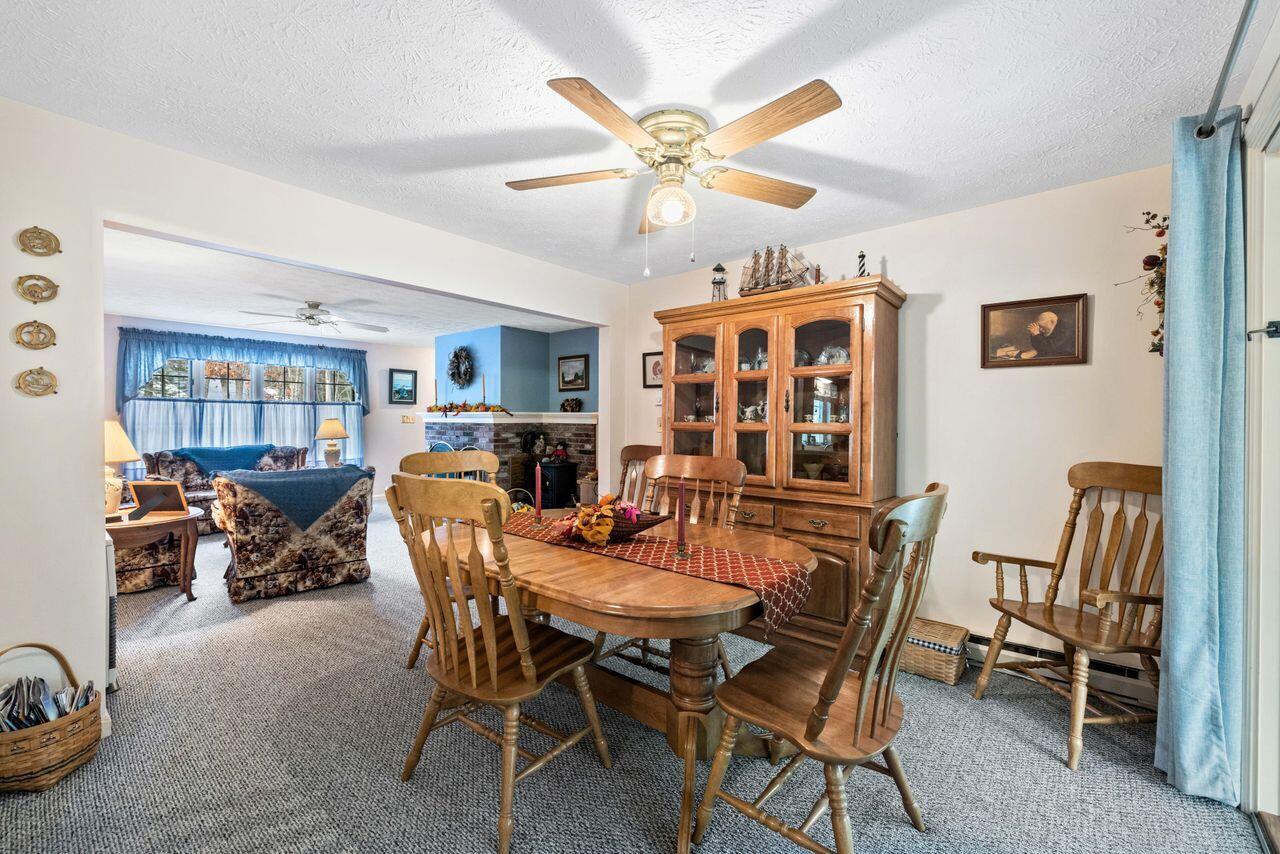 Kennebunk, Maine, 04043, United States, 4 Bedrooms Bedrooms, ,3 BathroomsBathrooms,Residential,For Sale,1989009