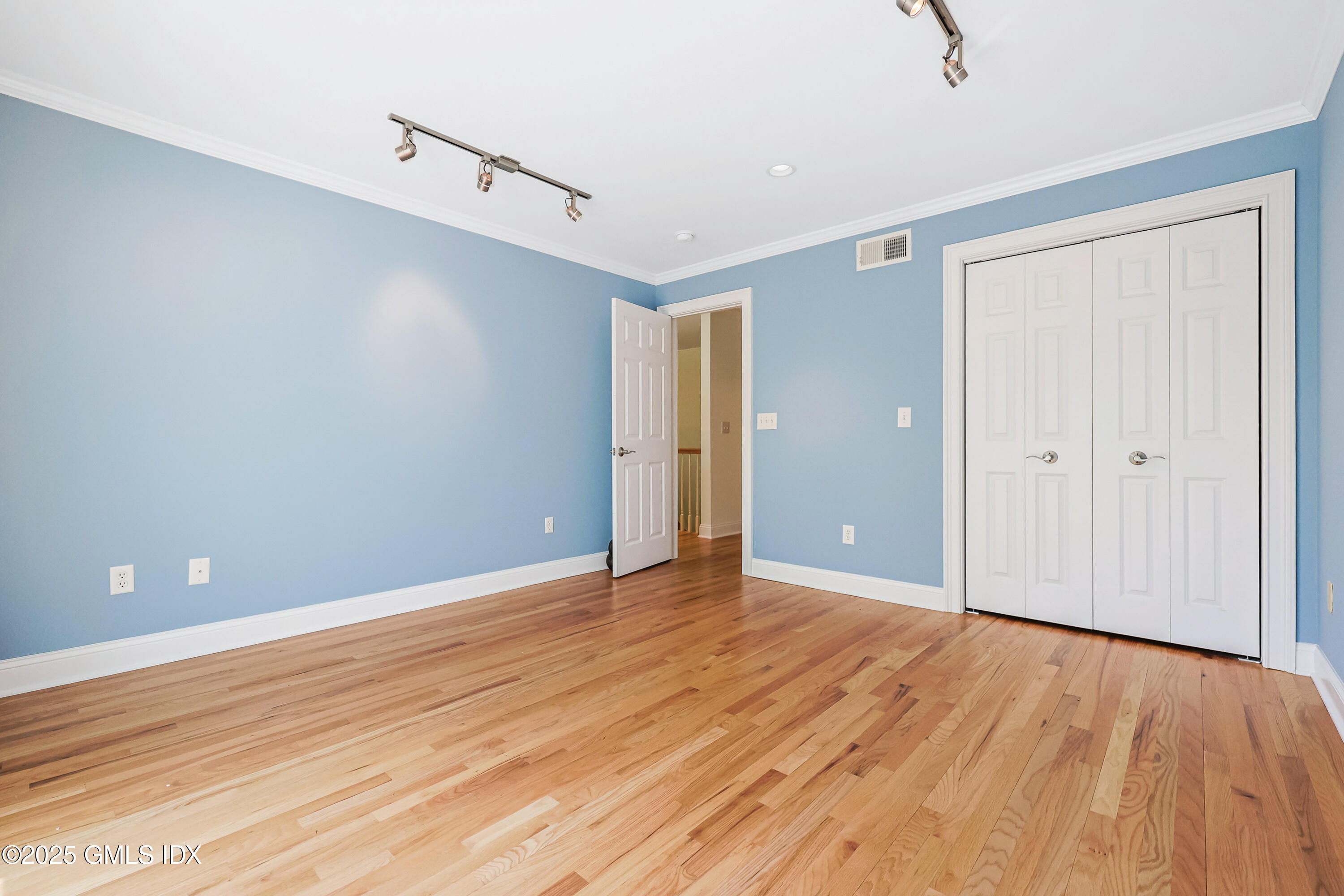 Old Greenwich, Connecticut, 06870, United States, 4 Bedrooms Bedrooms, ,5 BathroomsBathrooms,Residential,For Sale,1821609