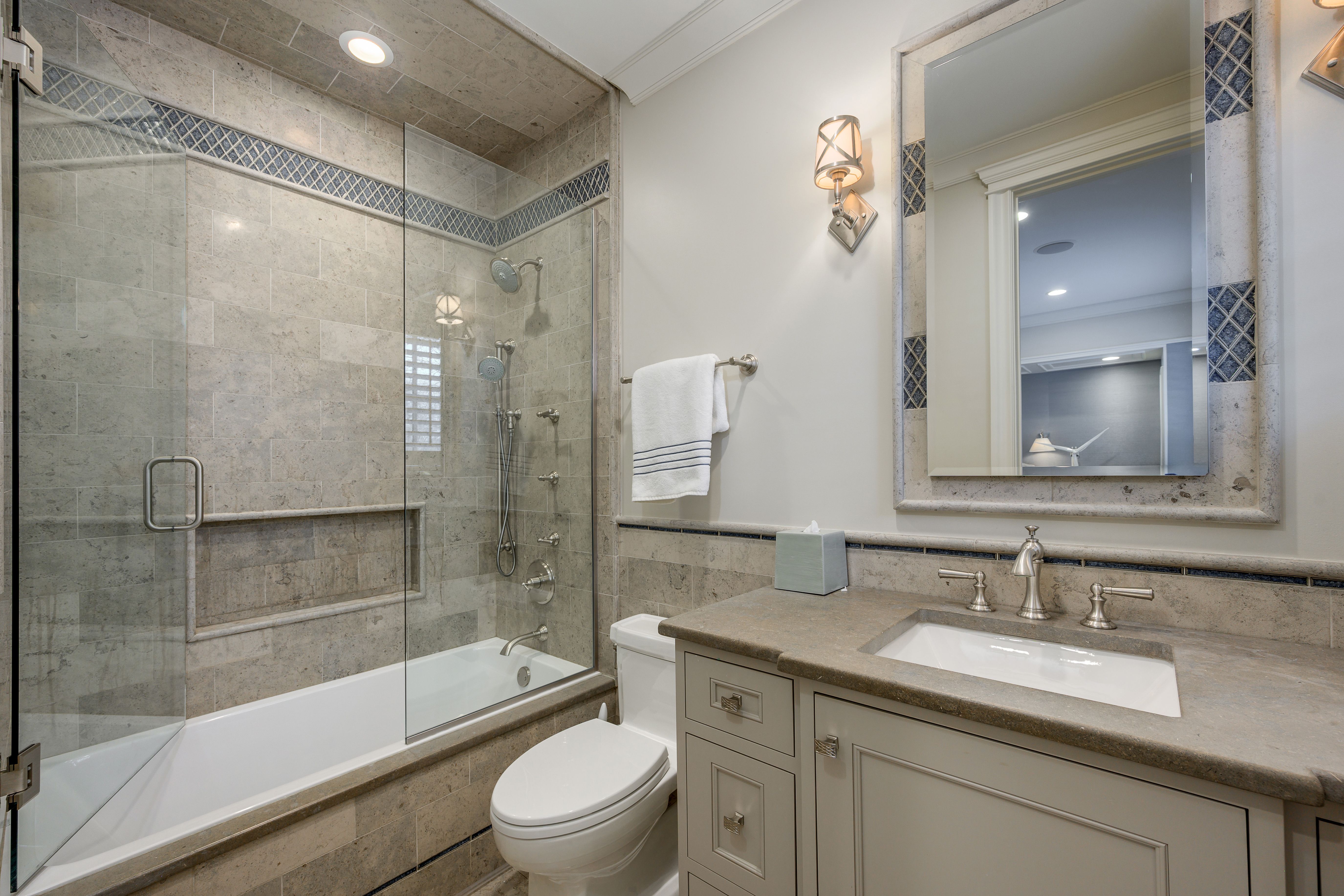  Impeccably Maintained Single-Family Residence on Lake Shore Drive - 物件實景