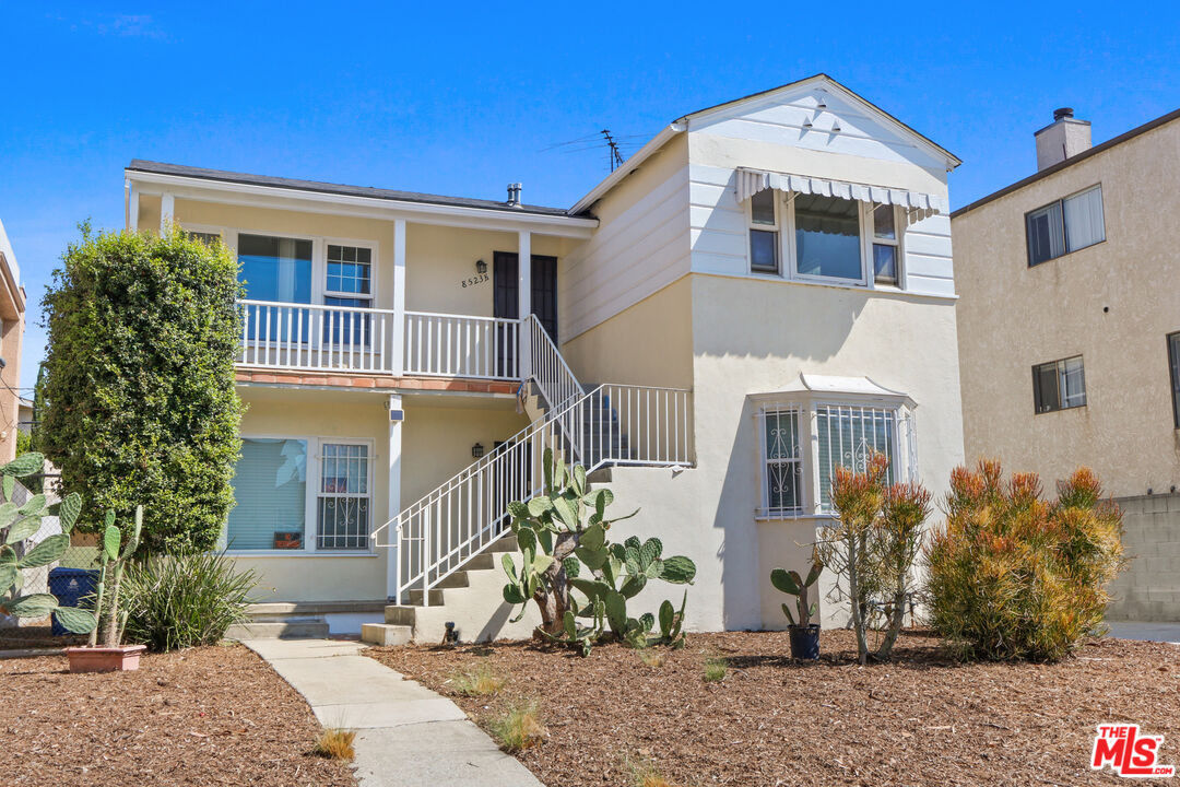 Los Angeles, California, 90035, United States, 5 Bedrooms Bedrooms, ,Residential,For Sale,1907143