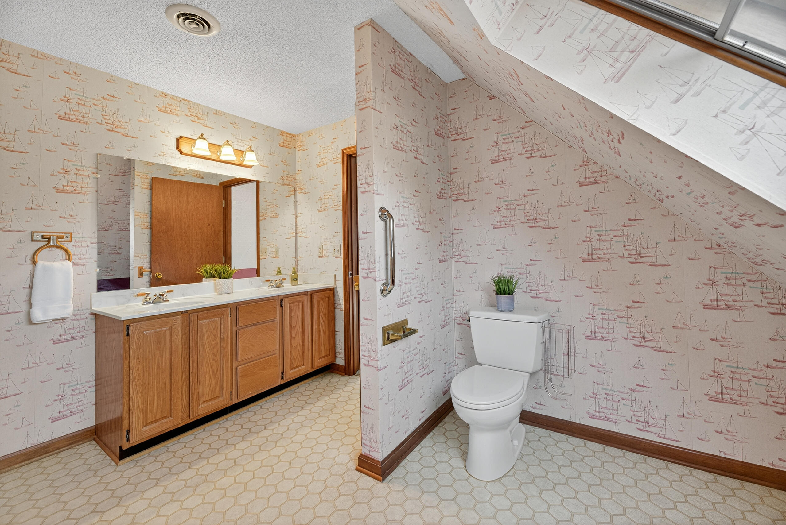 Eutawville, South Carolina, 29048, United States, 4 Bedrooms Bedrooms, ,3 BathroomsBathrooms,Residential,For Sale,1990738