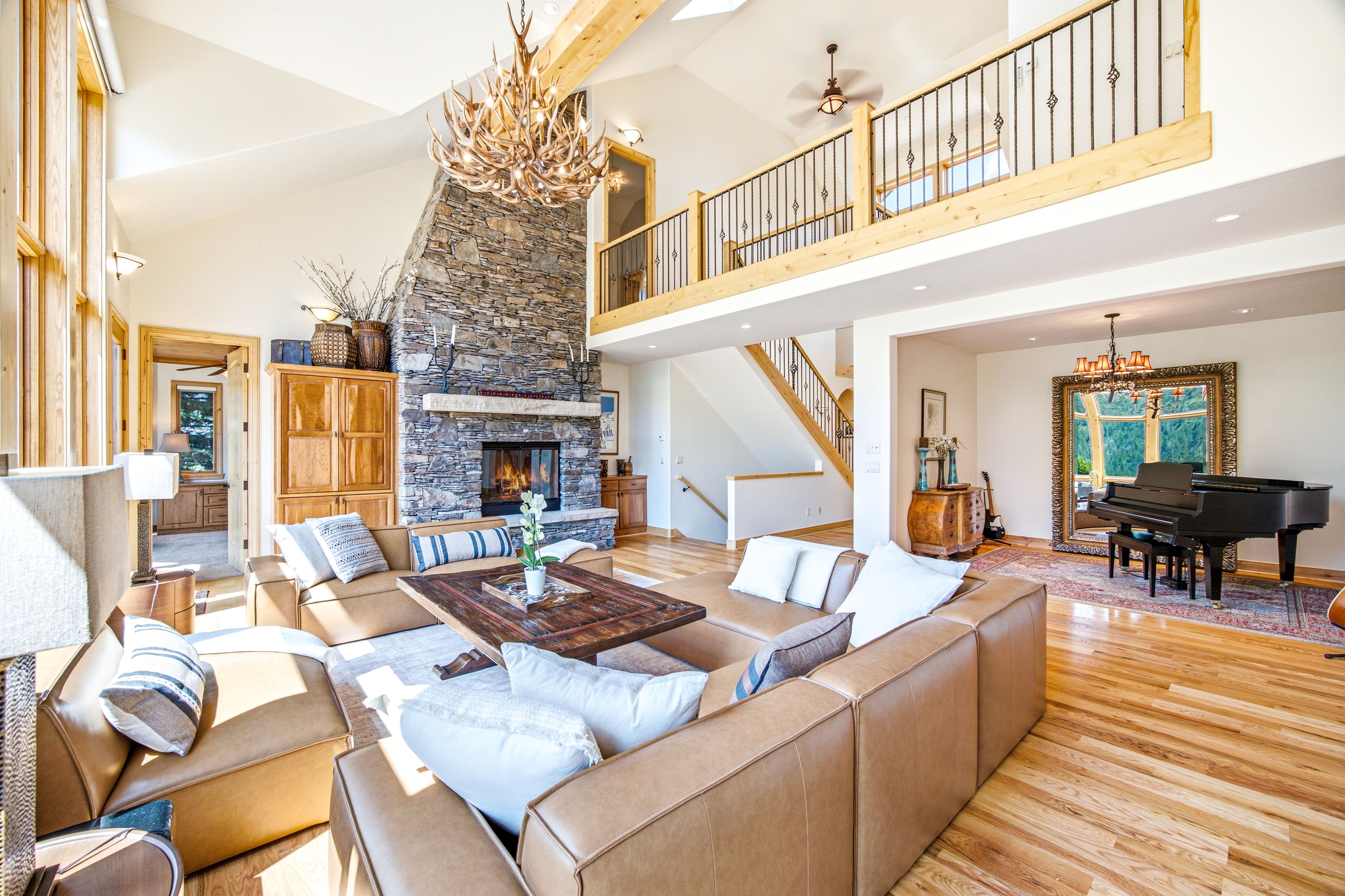  Custom-built, Single-family Home in the Exclusive Grand Traverse Neighborhood - 物件實景
