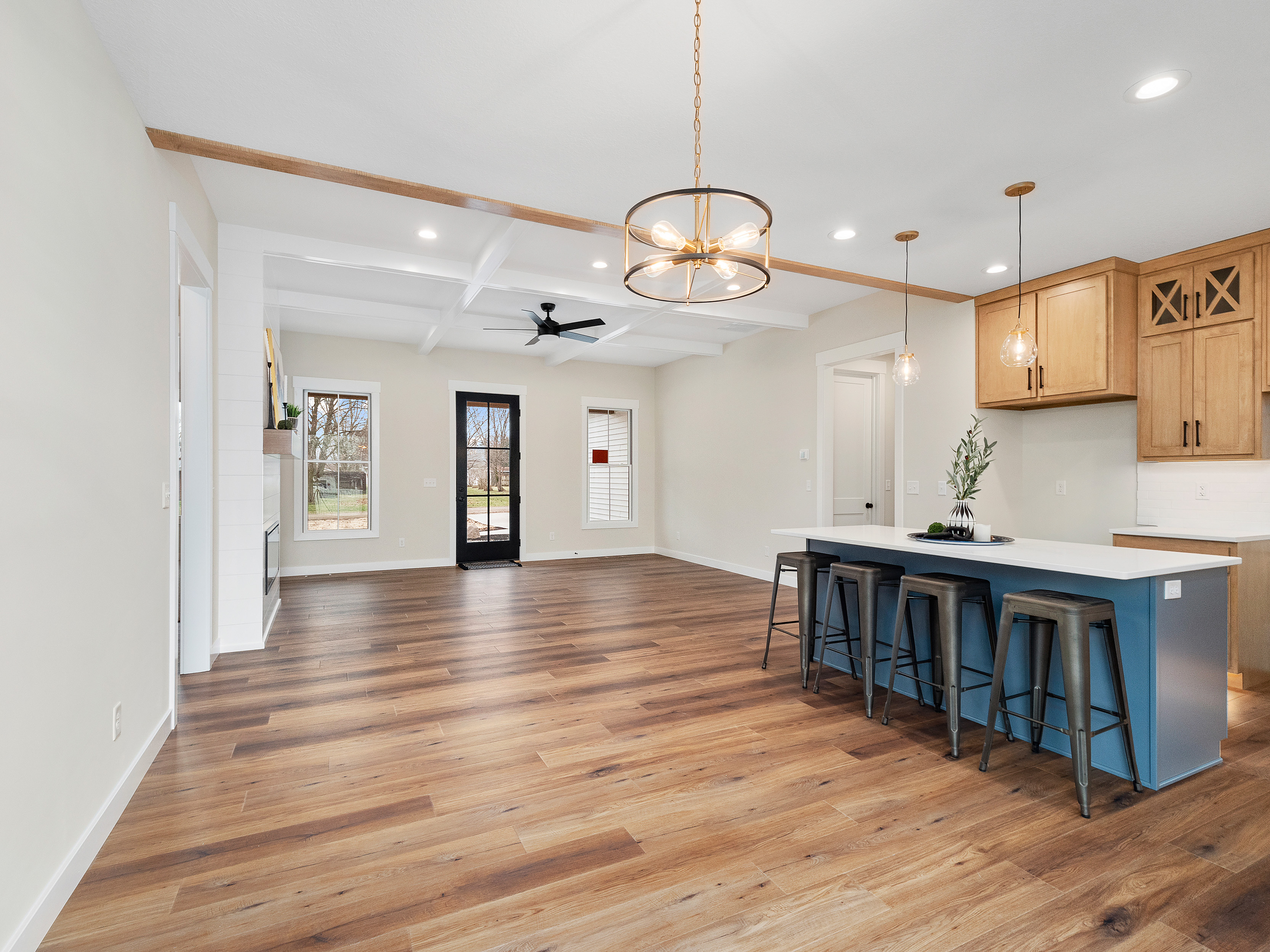  Modern Farmhouse w/ High-End Finishes - 物件實景