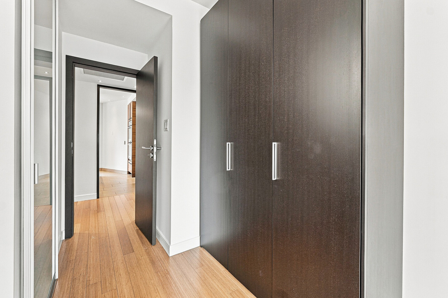  Elevated Yorkville Living - 物件實景