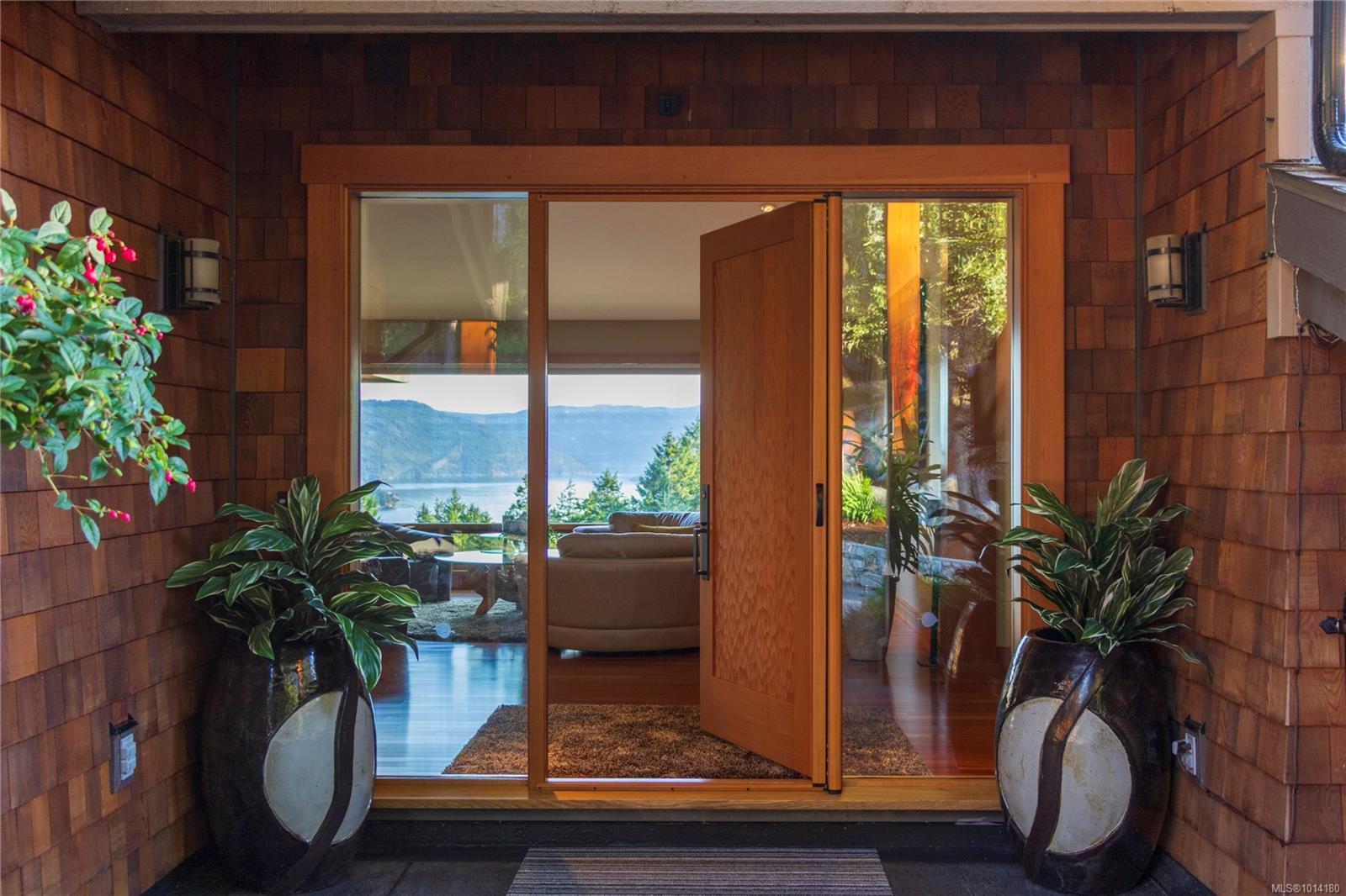 CENTRAL SAANICH, British Columbia, V8M 1S2, CA, 3 Bedrooms Bedrooms, ,Residential,For Sale,1950978