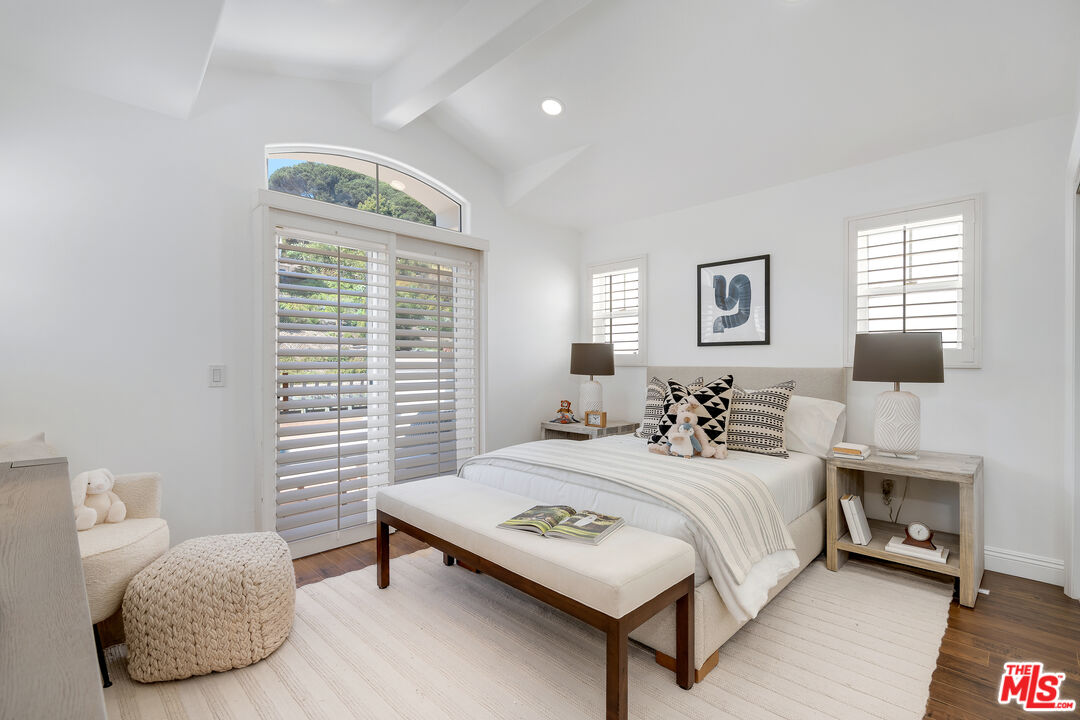 Malibu, California, 90265, United States, 2 Bedrooms Bedrooms, ,3 BathroomsBathrooms,Residential,For Sale,1902662