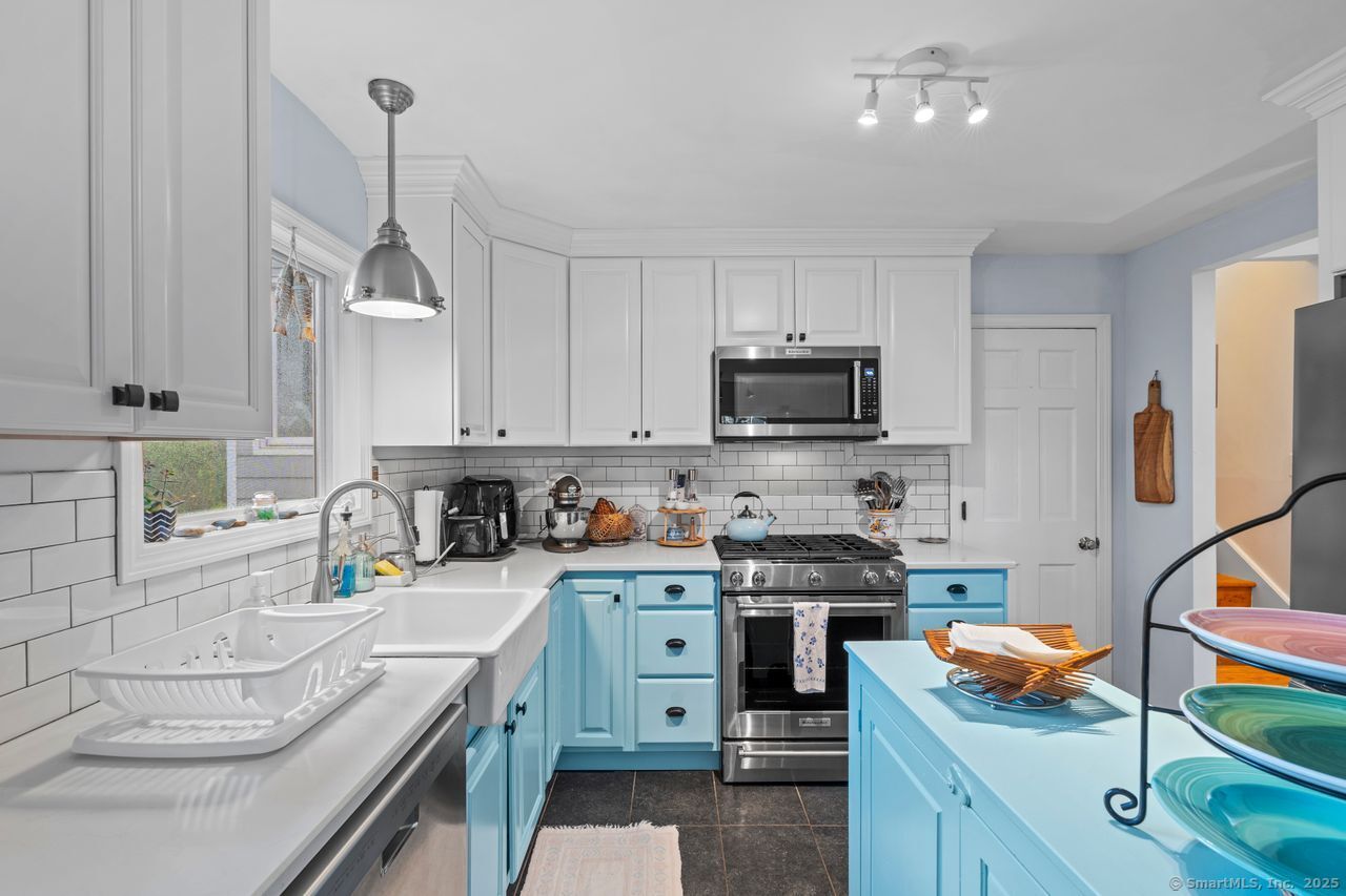 Guilford, Connecticut, 06437, United States, 3 Bedrooms Bedrooms, ,2 BathroomsBathrooms,Residential,For Sale,1906162