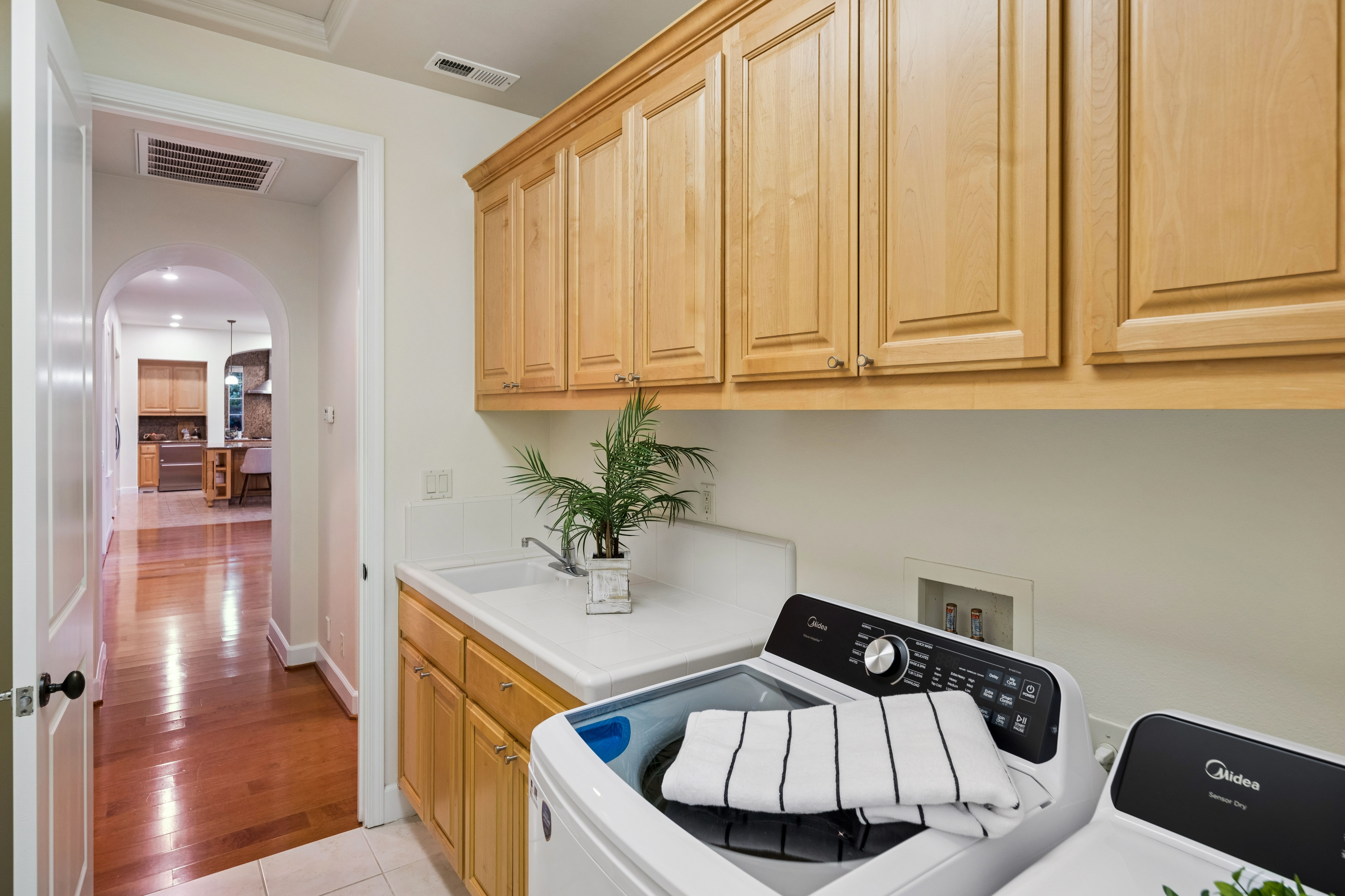  Panoramic Views and Timeless Design in This Stunning Shapell ?Gallery? Residence - 物件實景