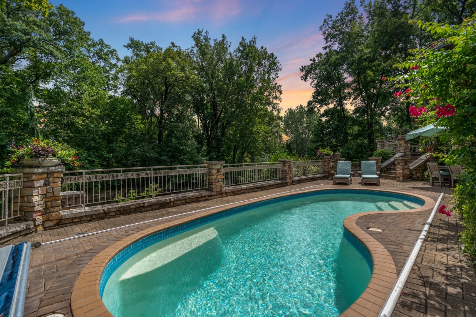 Leesburg, Indiana, 46538, United States, 3 Bedrooms Bedrooms, ,4 BathroomsBathrooms,Residential,For Sale,1924615