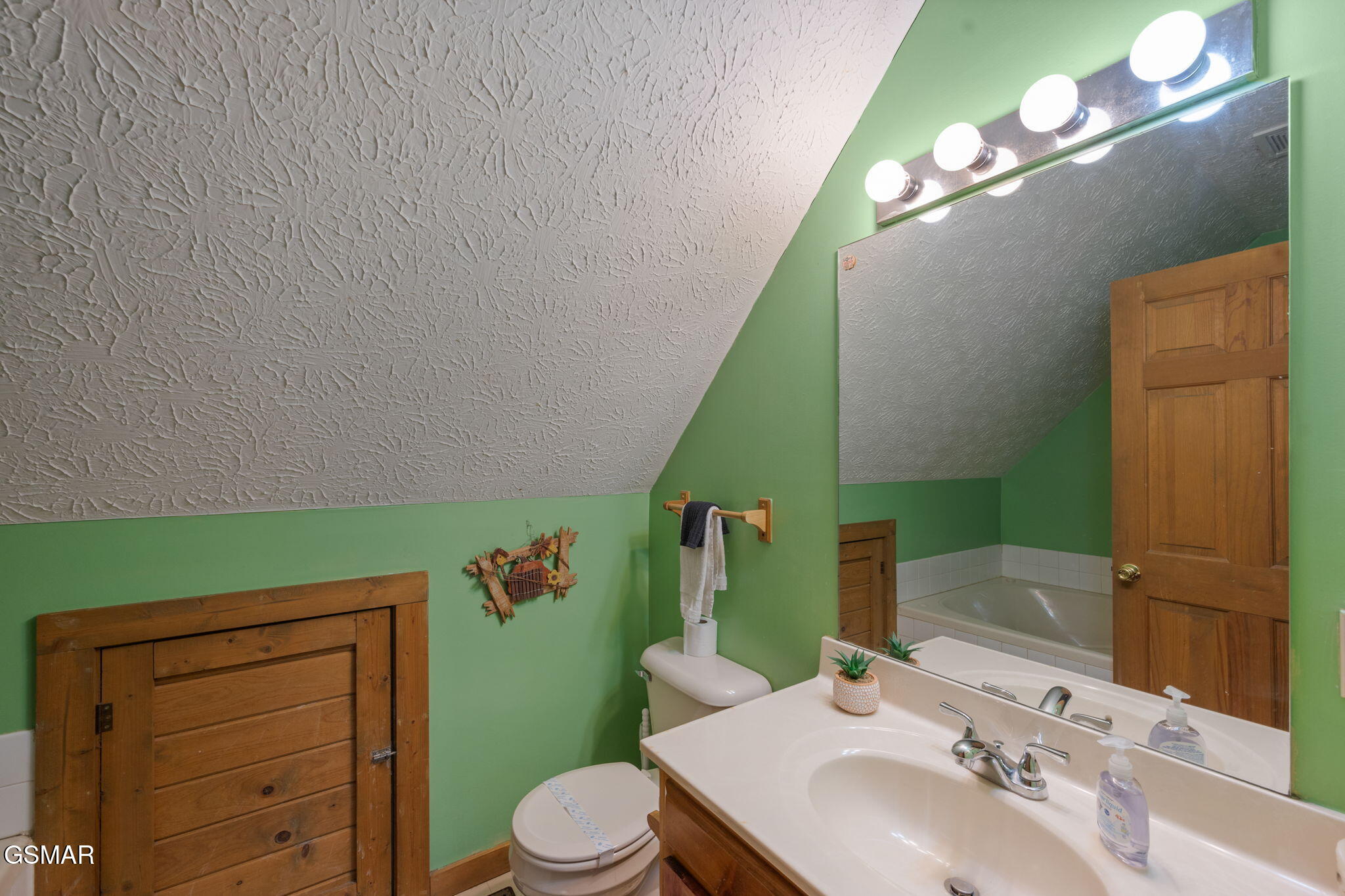 Sevierville, Tennessee, 37862, United States, 3 Bedrooms Bedrooms, ,3 BathroomsBathrooms,Residential,For Sale,1931805