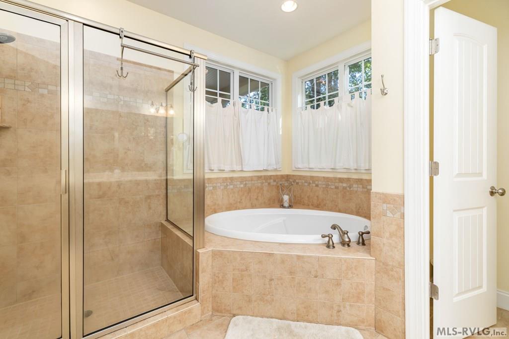 Boydton, Virginia, 23917, United States, 5 Bedrooms Bedrooms, ,4 BathroomsBathrooms,Residential,For Sale,1991597