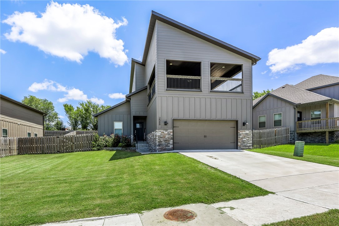 Fayetteville, Arkansas, 72704, United States, 3 Bedrooms Bedrooms, ,3 BathroomsBathrooms,Residential,For Sale,1901346