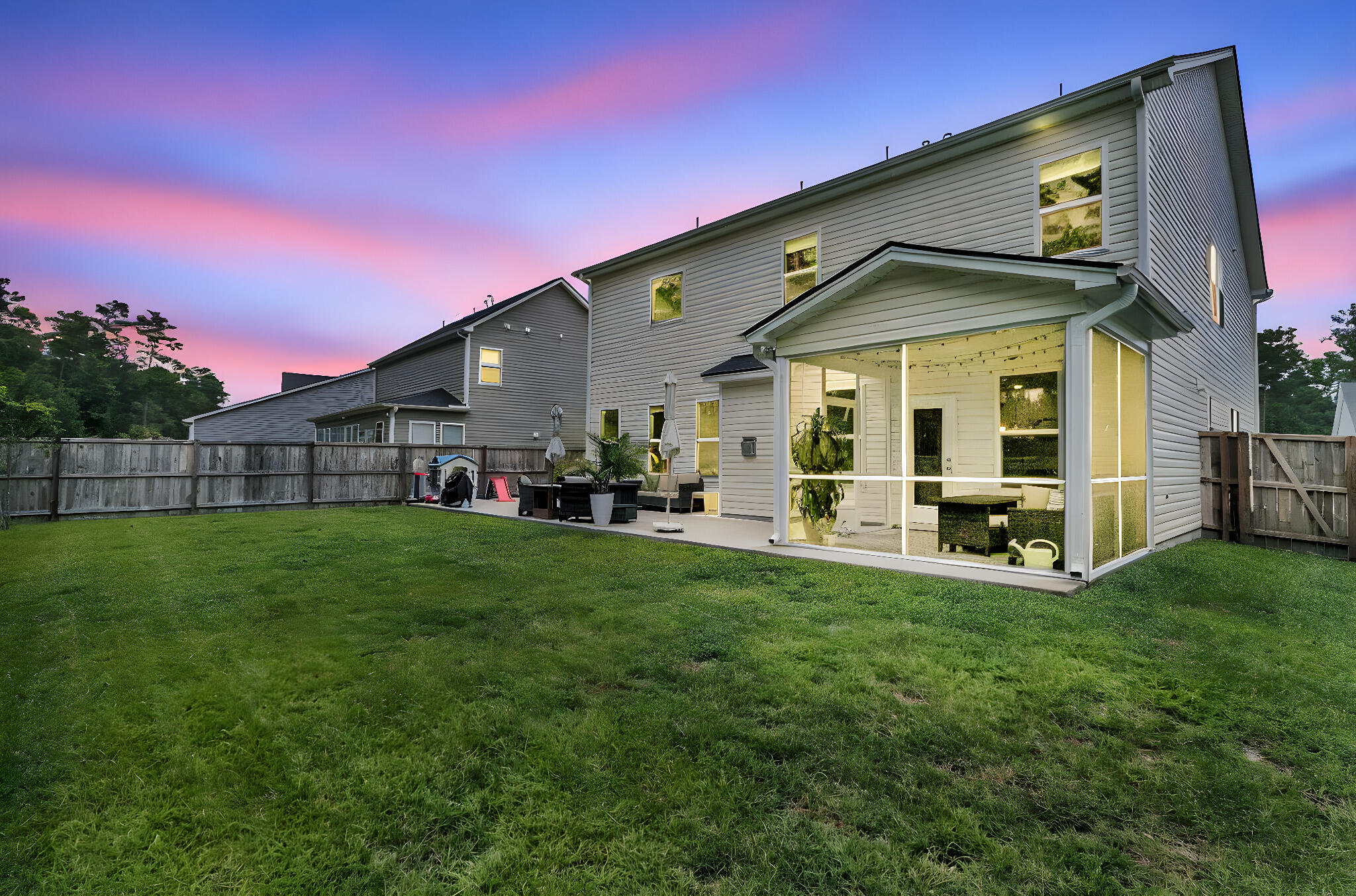 Summerville, South Carolina, 29486, United States, 4 Bedrooms Bedrooms, ,4 BathroomsBathrooms,Residential,For Sale,1974622