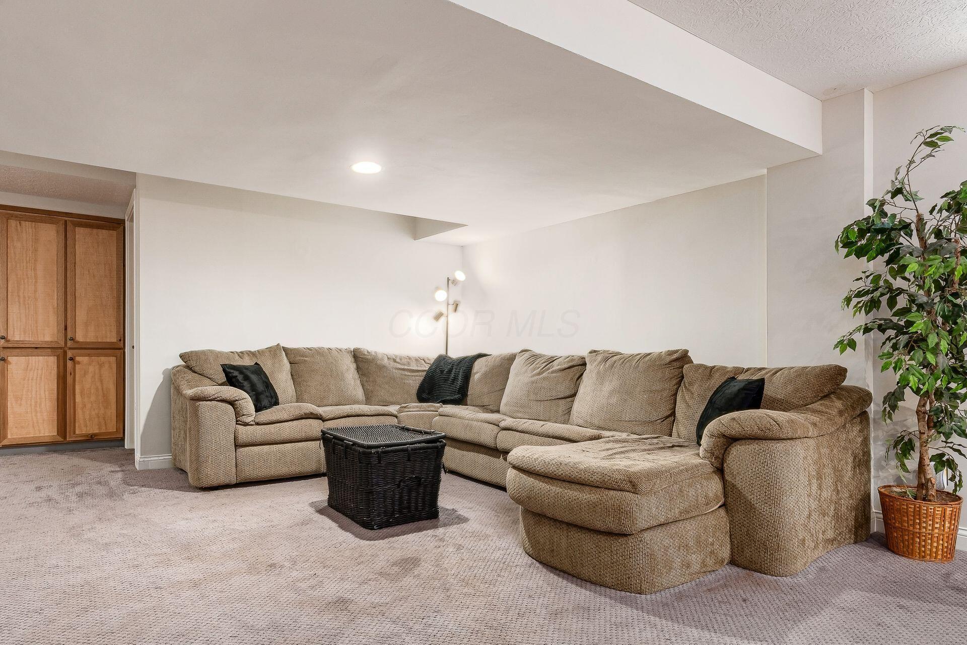 Dublin, Ohio, 43017, United States, 4 Bedrooms Bedrooms, ,5 BathroomsBathrooms,Residential,For Sale,1932782