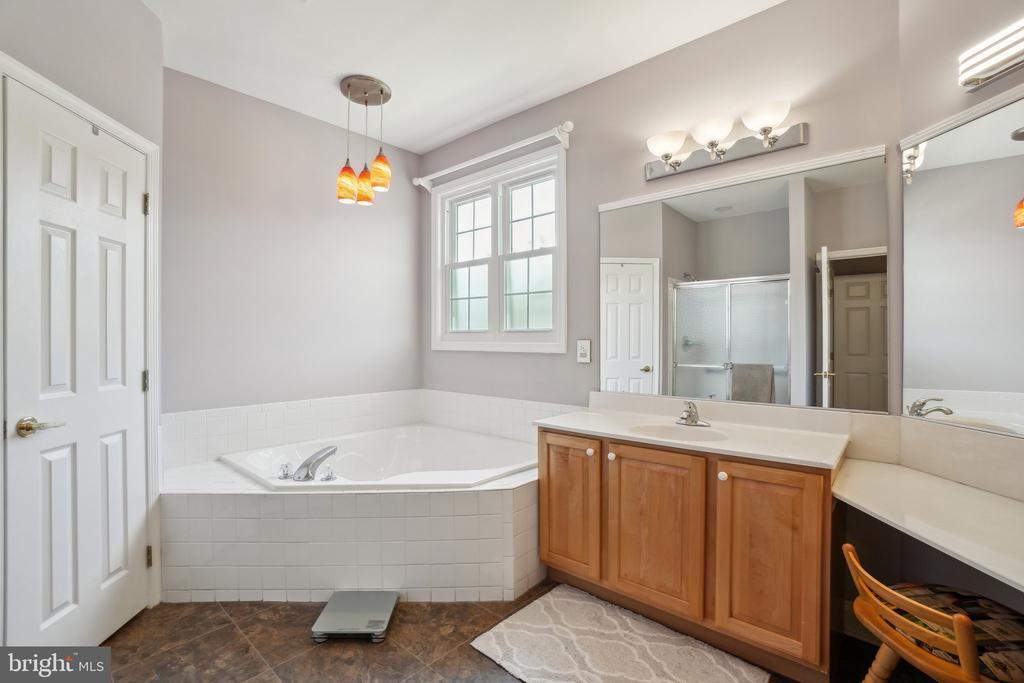 Gainesville, Virginia, 20155, United States, 3 Bedrooms Bedrooms, ,4 BathroomsBathrooms,Residential,For Sale,1896801