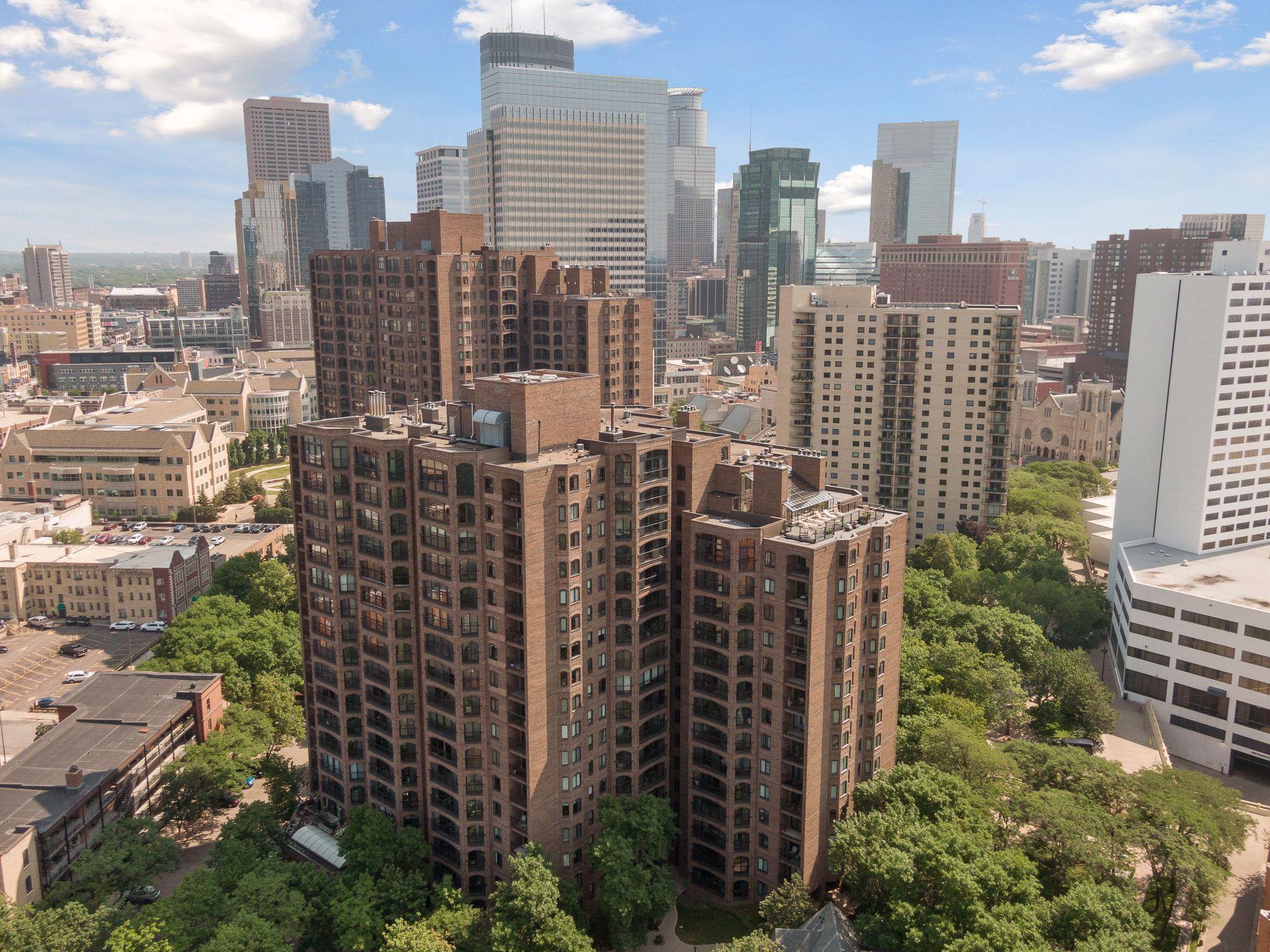 Minneapolis, Minnesota, 55403, United States, 2 Bedrooms Bedrooms, ,1 BathroomBathrooms,Residential,For Sale,1794027