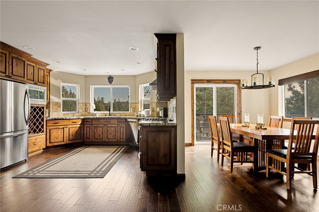 Lake Arrowhead, California, 92352, United States, 4 Bedrooms Bedrooms, ,4 BathroomsBathrooms,Residential,For Sale,1939836