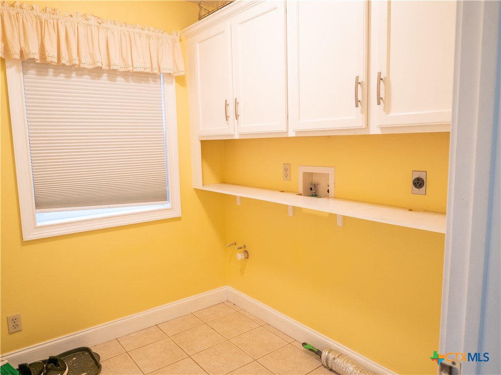 Victoria, Texas, 77905, United States, 5 Bedrooms Bedrooms, ,4 BathroomsBathrooms,Residential,For Sale,1989033