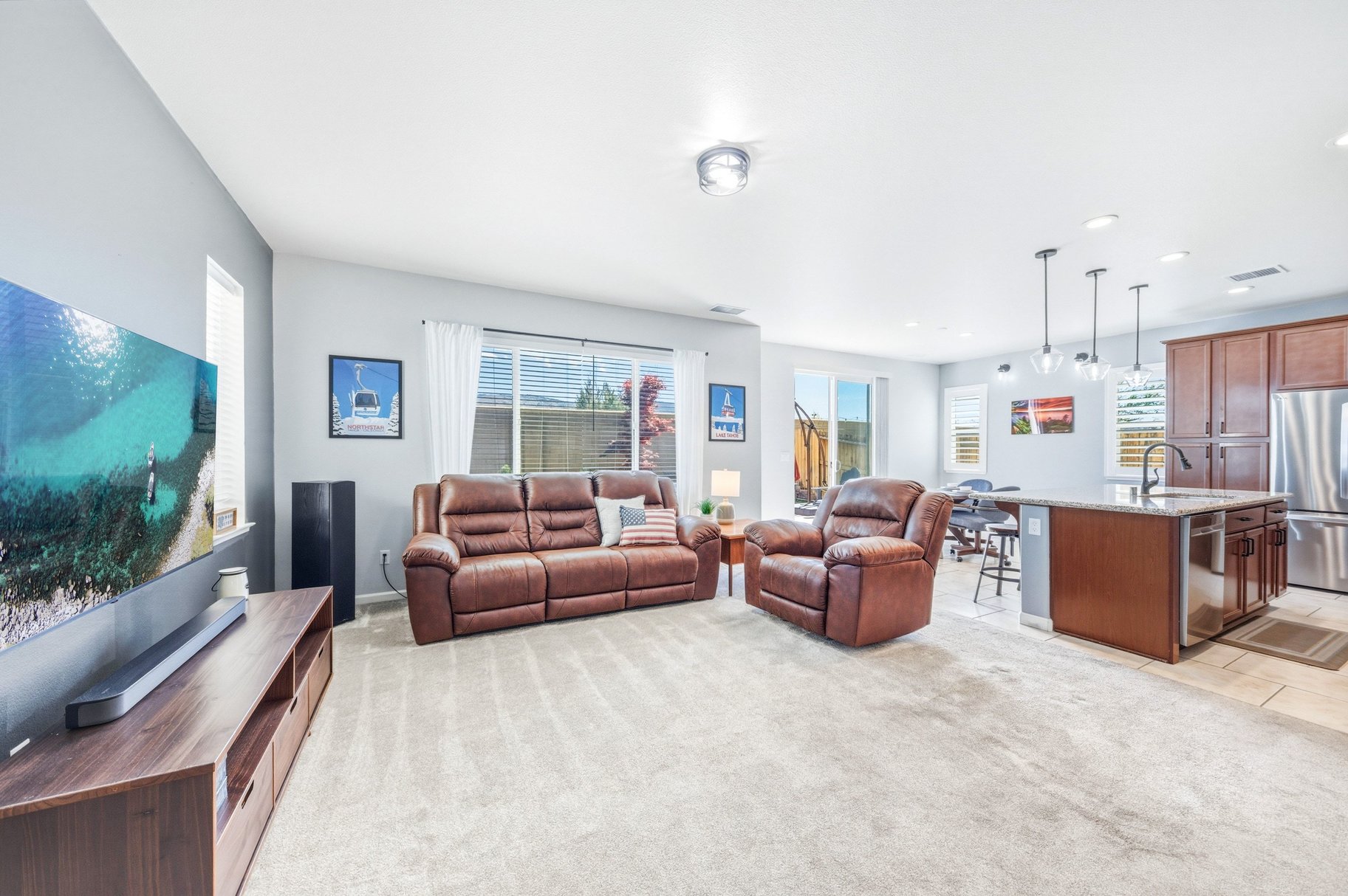  Turn-Key Home Close to Parks, Shopping & Trails - 物件實景