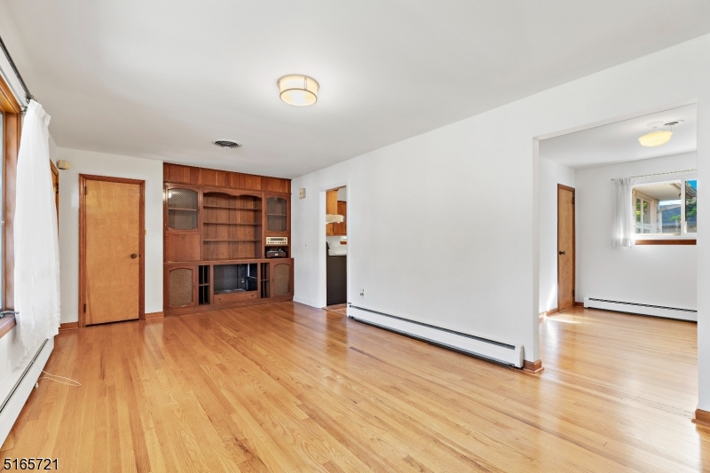 Clifton City, New Jersey, 07013-1523, United States, 3 Bedrooms Bedrooms, ,1 BathroomBathrooms,Residential,For Sale,1944968