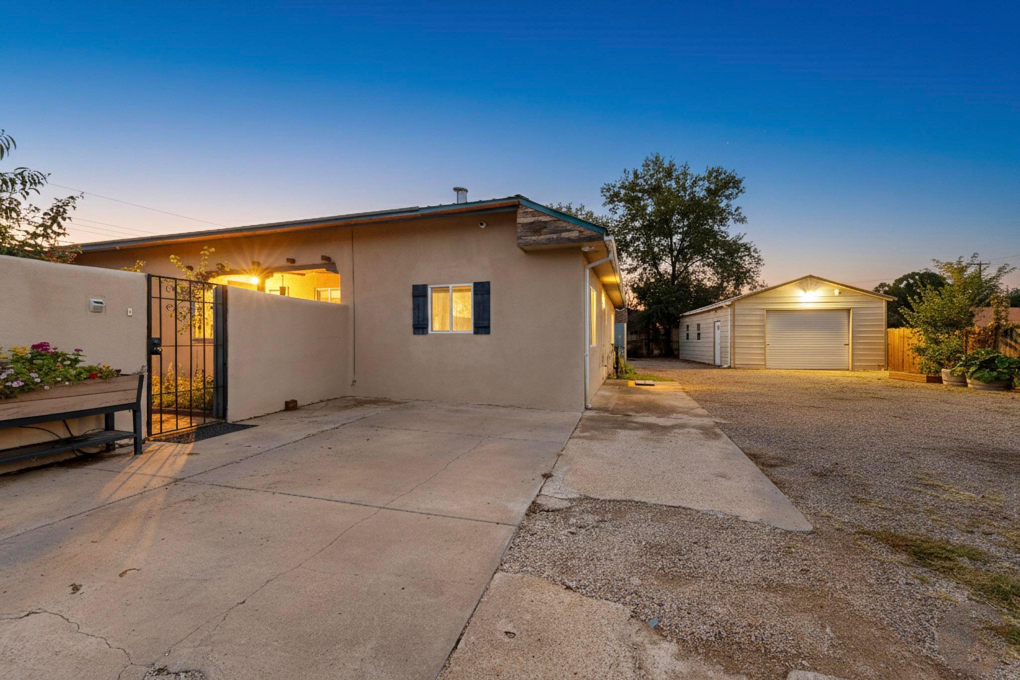 Santa Fe, New Mexico, 87505, United States, 3 Bedrooms Bedrooms, ,2 BathroomsBathrooms,Residential,For Sale,1971309