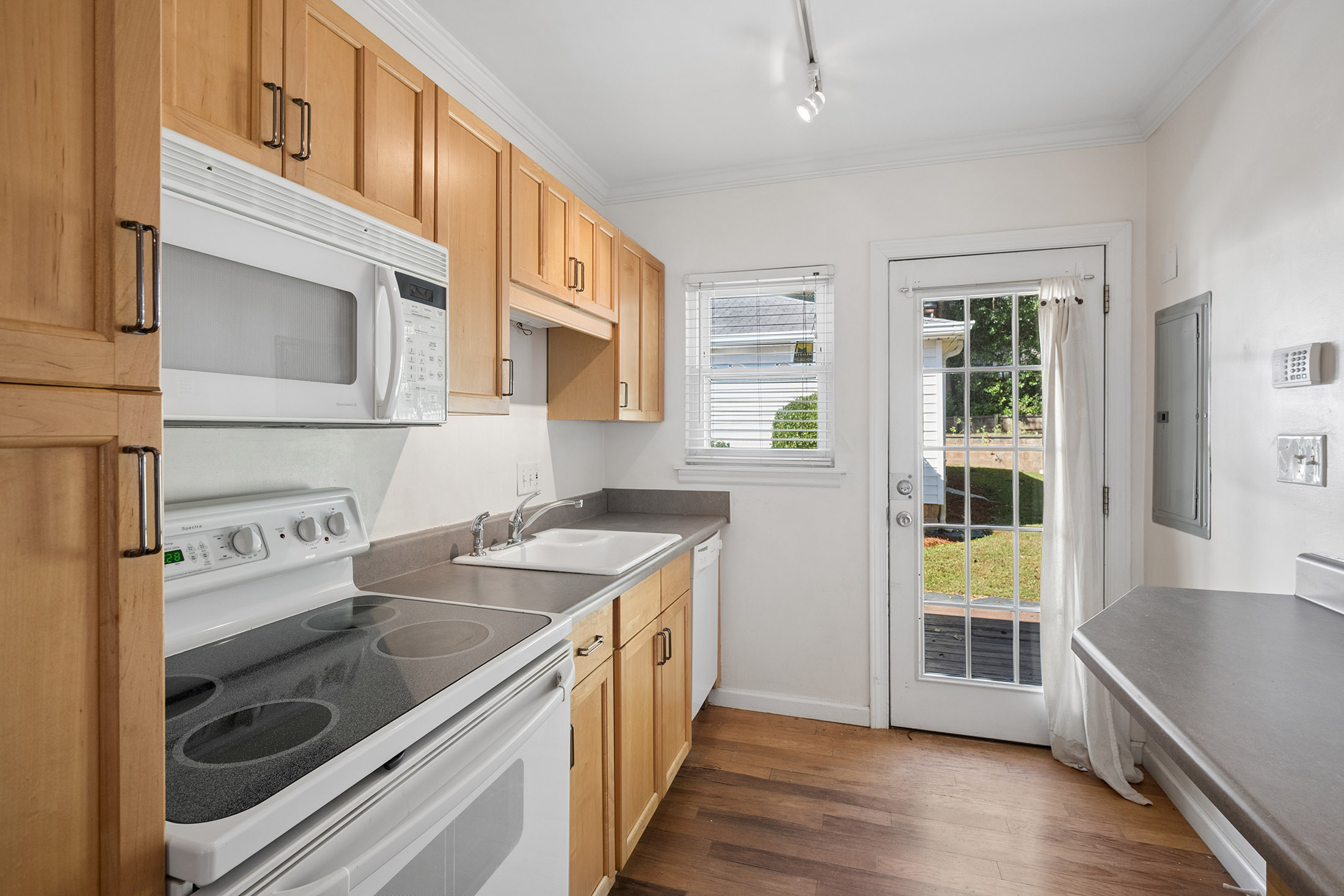  Beautifully Updated Brick Duplex Offers Rare Opportunity in the Heart of Decatur - 物件實景