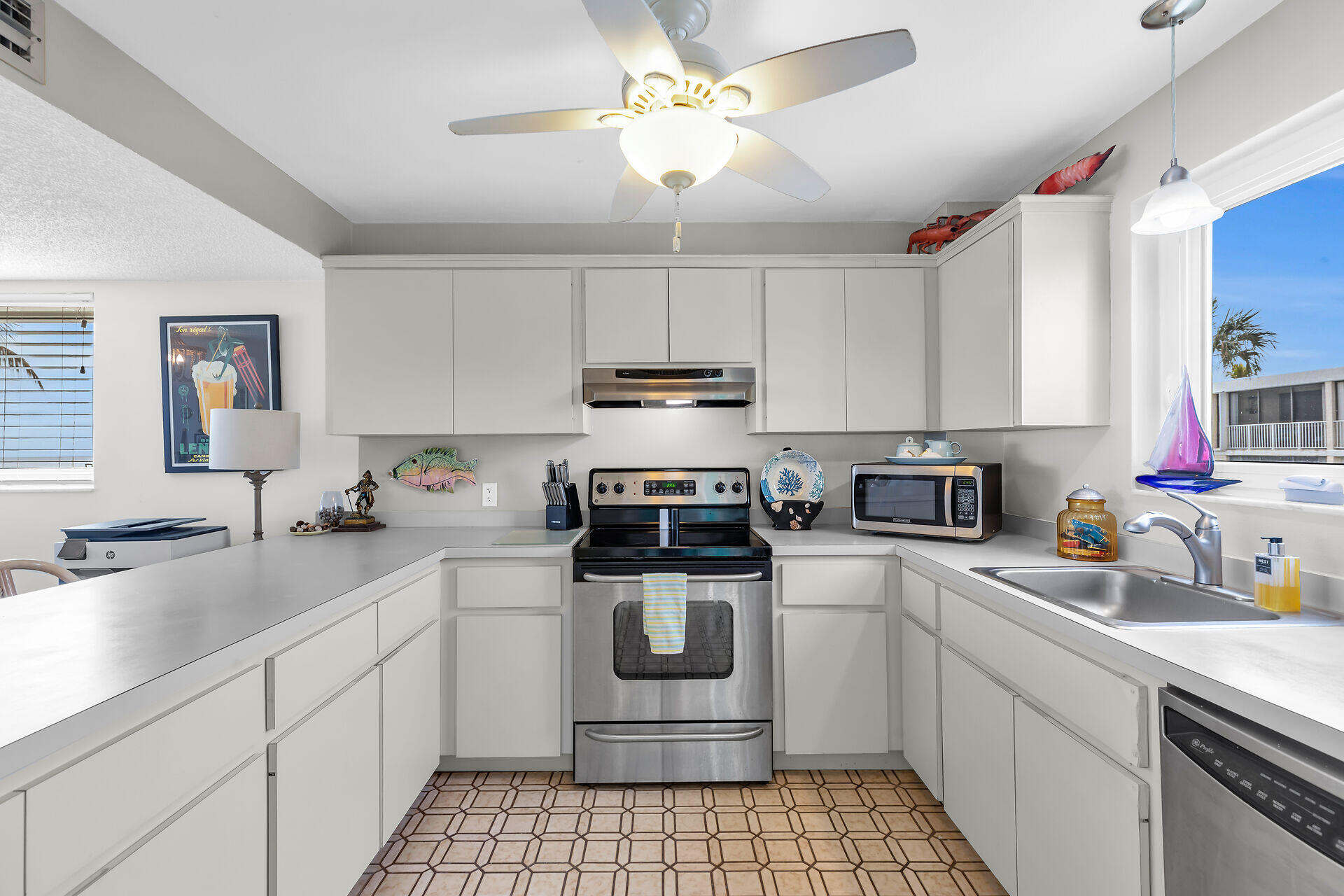 MARATHON, Florida, 33050, United States, 2 Bedrooms Bedrooms, ,2 BathroomsBathrooms,Residential,For Sale,1690703