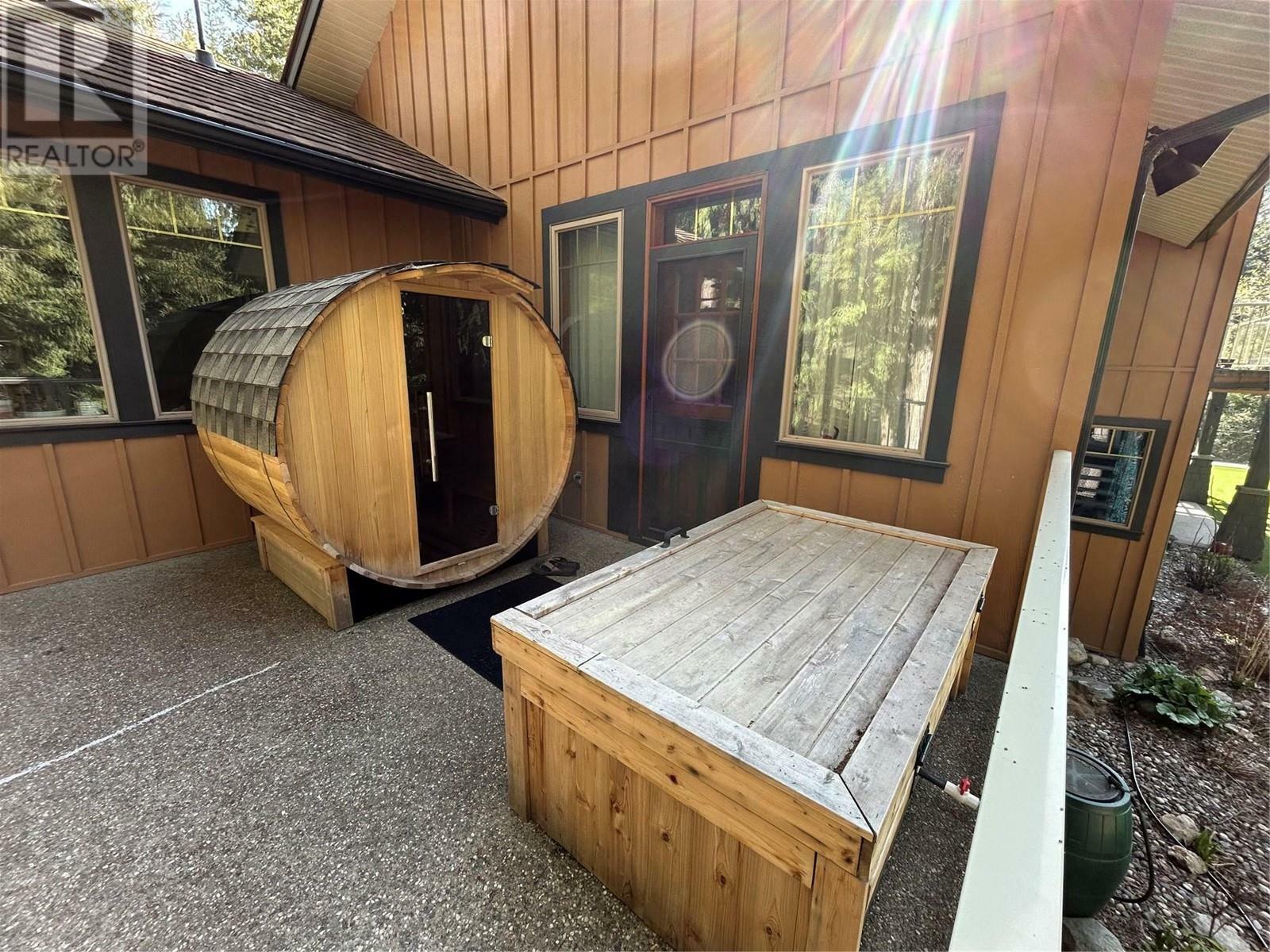 VERNON, British Columbia, V1B 3M9, CA, 4 Bedrooms Bedrooms, ,3 BathroomsBathrooms,Residential,For Sale,1836921