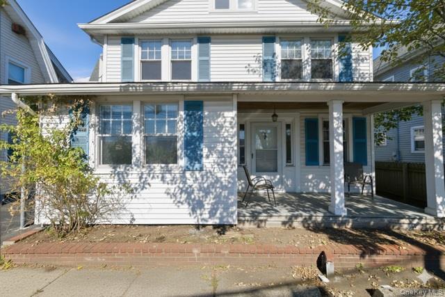 Mineola, New York, 11501, United States, 2 Bedrooms Bedrooms, ,2 BathroomsBathrooms,Residential,For Sale,1999763