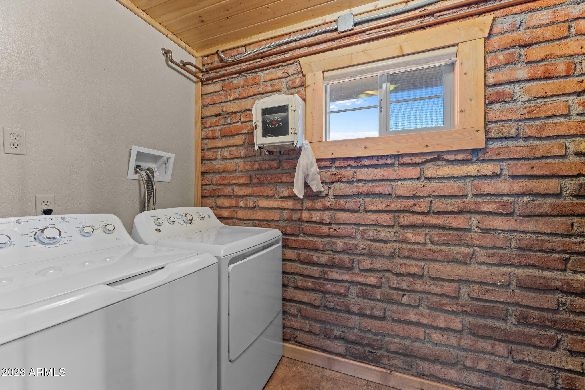 Wickenburg, Arizona, 85390, United States, 3 Bedrooms Bedrooms, ,2 BathroomsBathrooms,Residential,For Sale,2012401