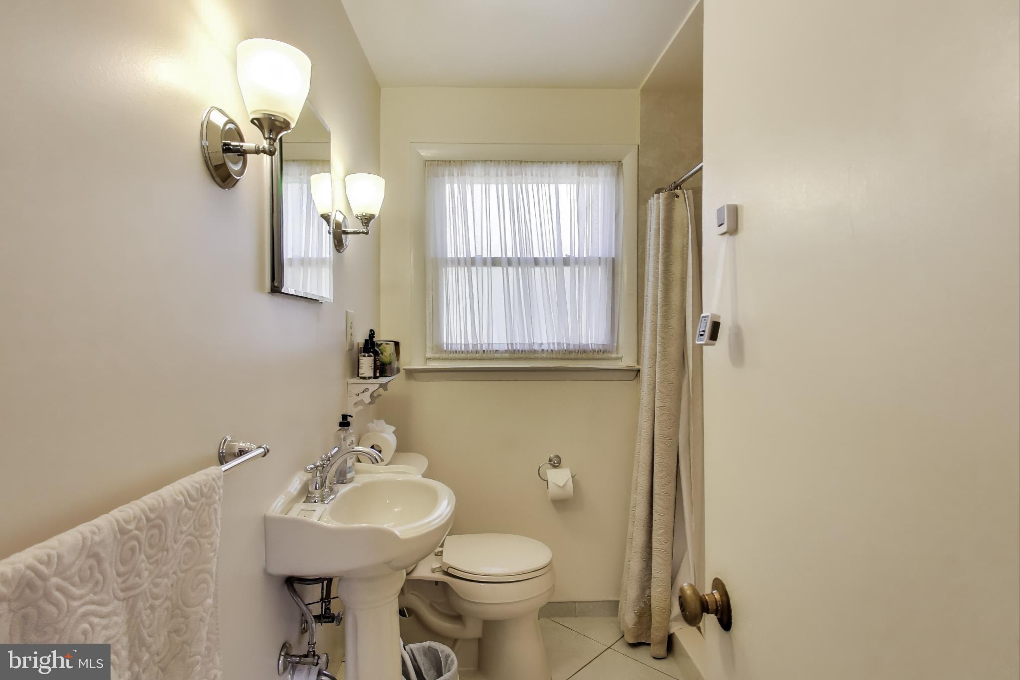 Cheverly, Maryland, 20785, United States, 5 Bedrooms Bedrooms, ,2 BathroomsBathrooms,Residential,For Sale,1990402