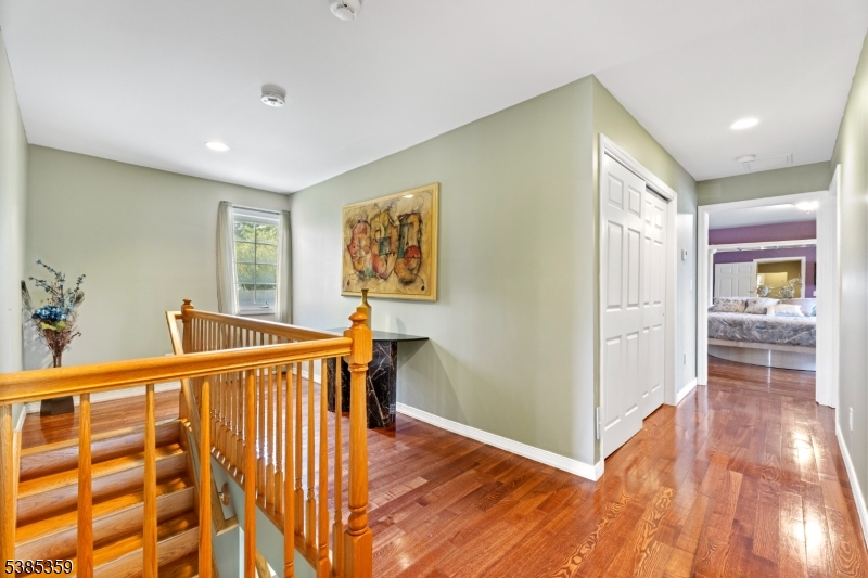 Wayne Twp., New Jersey, 07470, United States, 5 Bedrooms Bedrooms, ,3 BathroomsBathrooms,Residential,For Sale,1947958