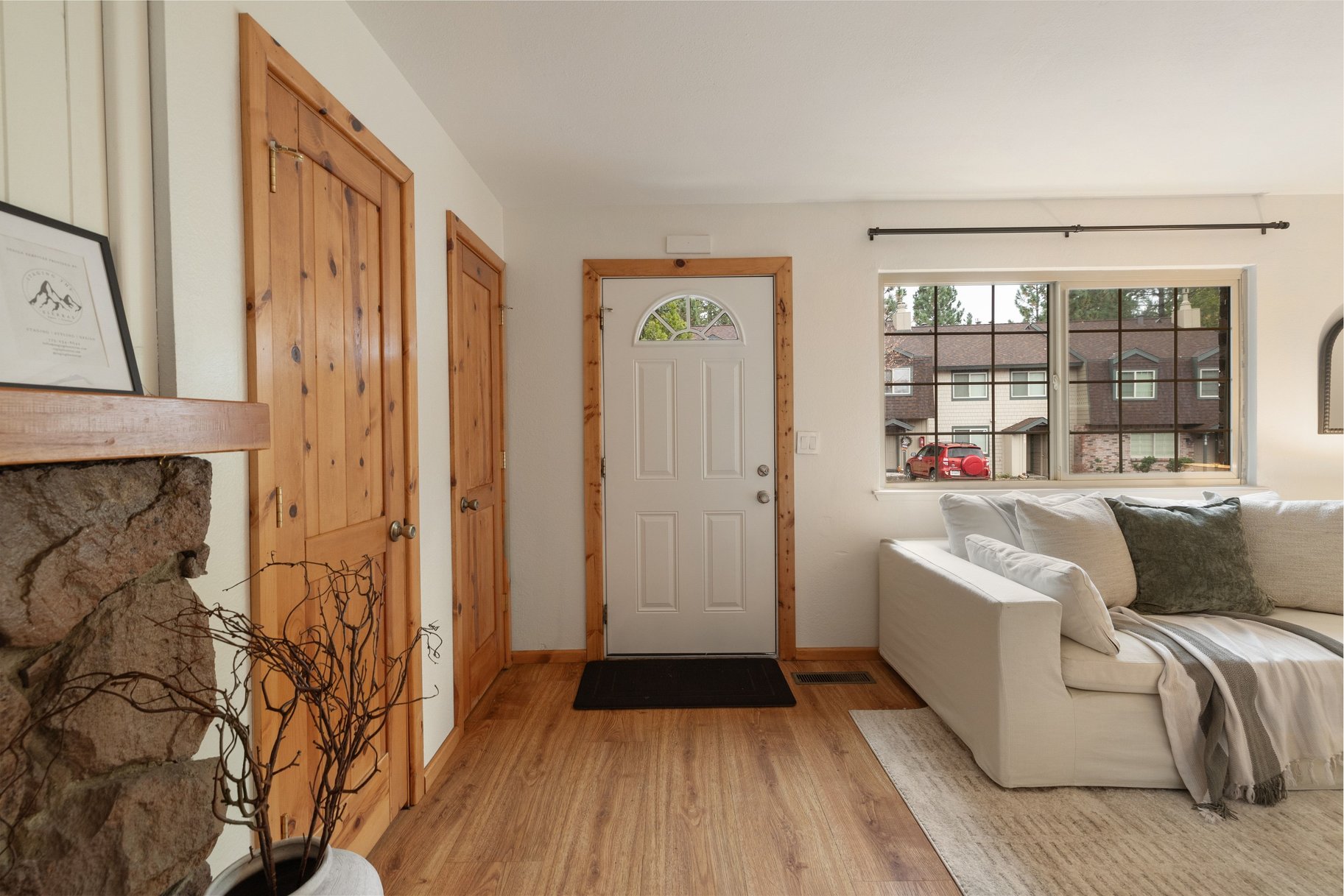  Updated and Well Located Lake Forest Glen Condo - 物件實景