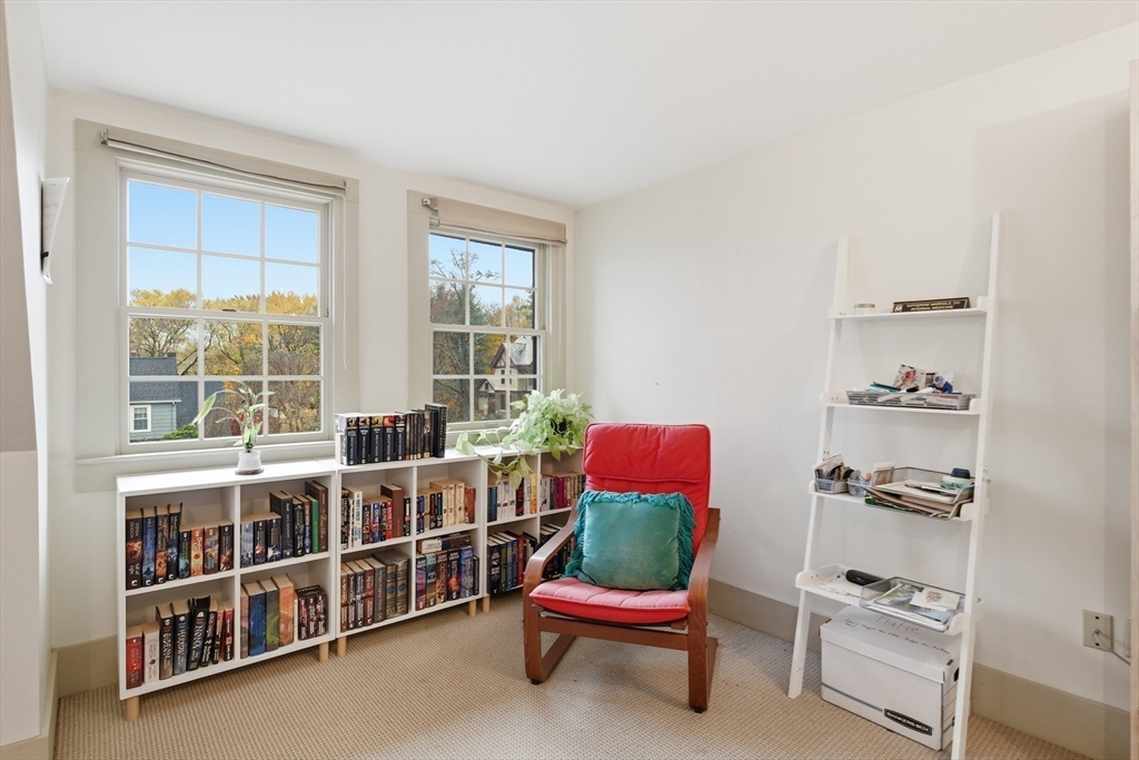 Holyoke, Massachusetts, 01040, United States, 5 Bedrooms Bedrooms, ,4 BathroomsBathrooms,Residential,For Sale,1991316