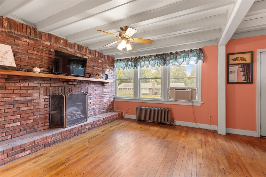 North Attleboro, Massachusetts, 02760, United States, 5 Bedrooms Bedrooms, ,2 BathroomsBathrooms,Residential,For Sale,1939439