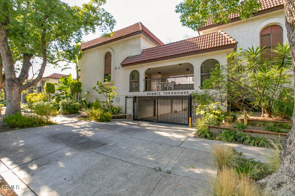 Glendale, California, 91205, United States, 3 Bedrooms Bedrooms, ,2 BathroomsBathrooms,Residential,For Sale,1938623