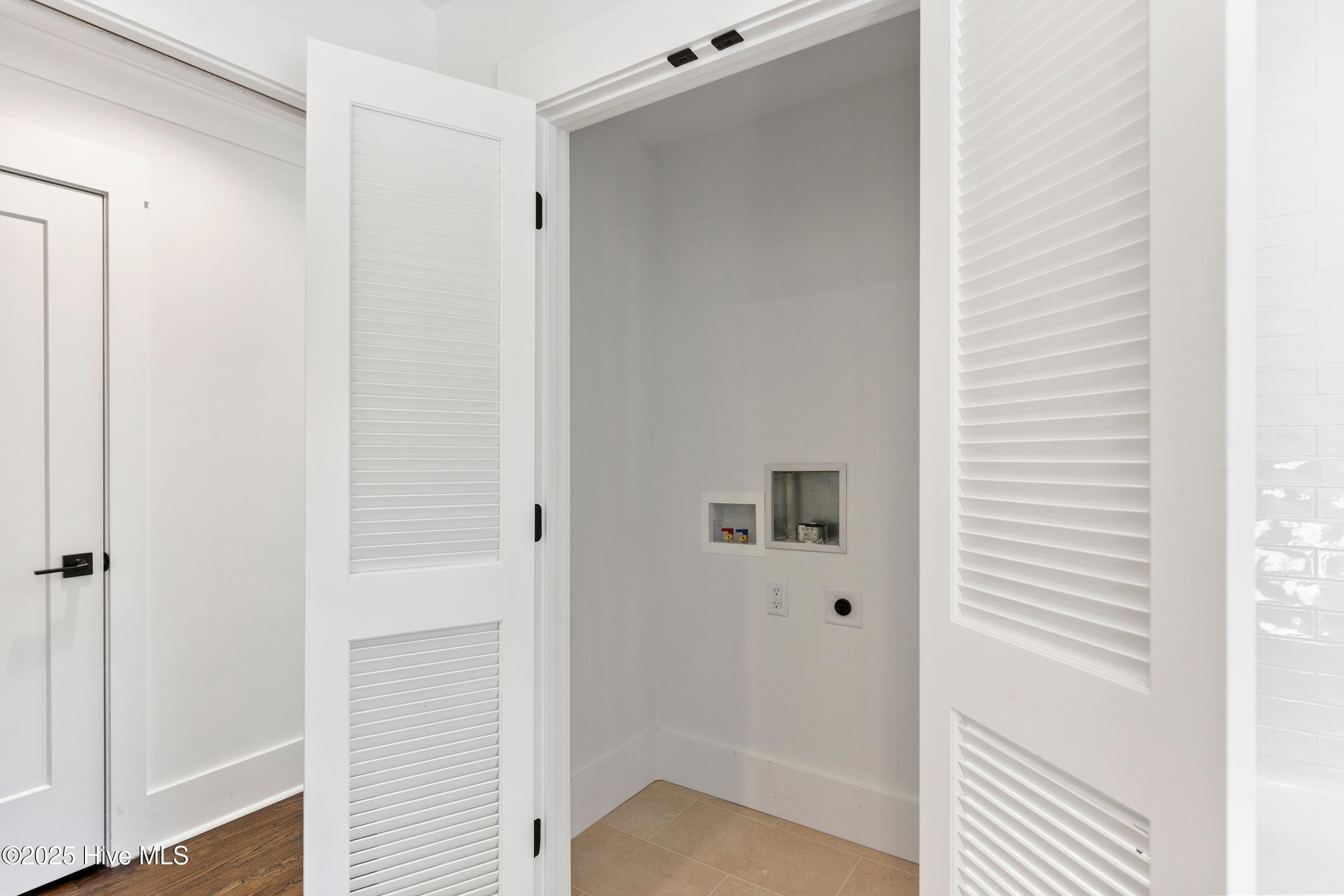 Wilmington, North Carolina, 28403, United States, 4 Bedrooms Bedrooms, ,2 BathroomsBathrooms,Residential,For Sale,1991913