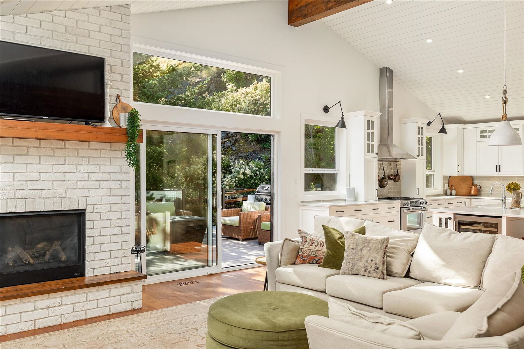  Stunning Home with Privacy - 物件實景