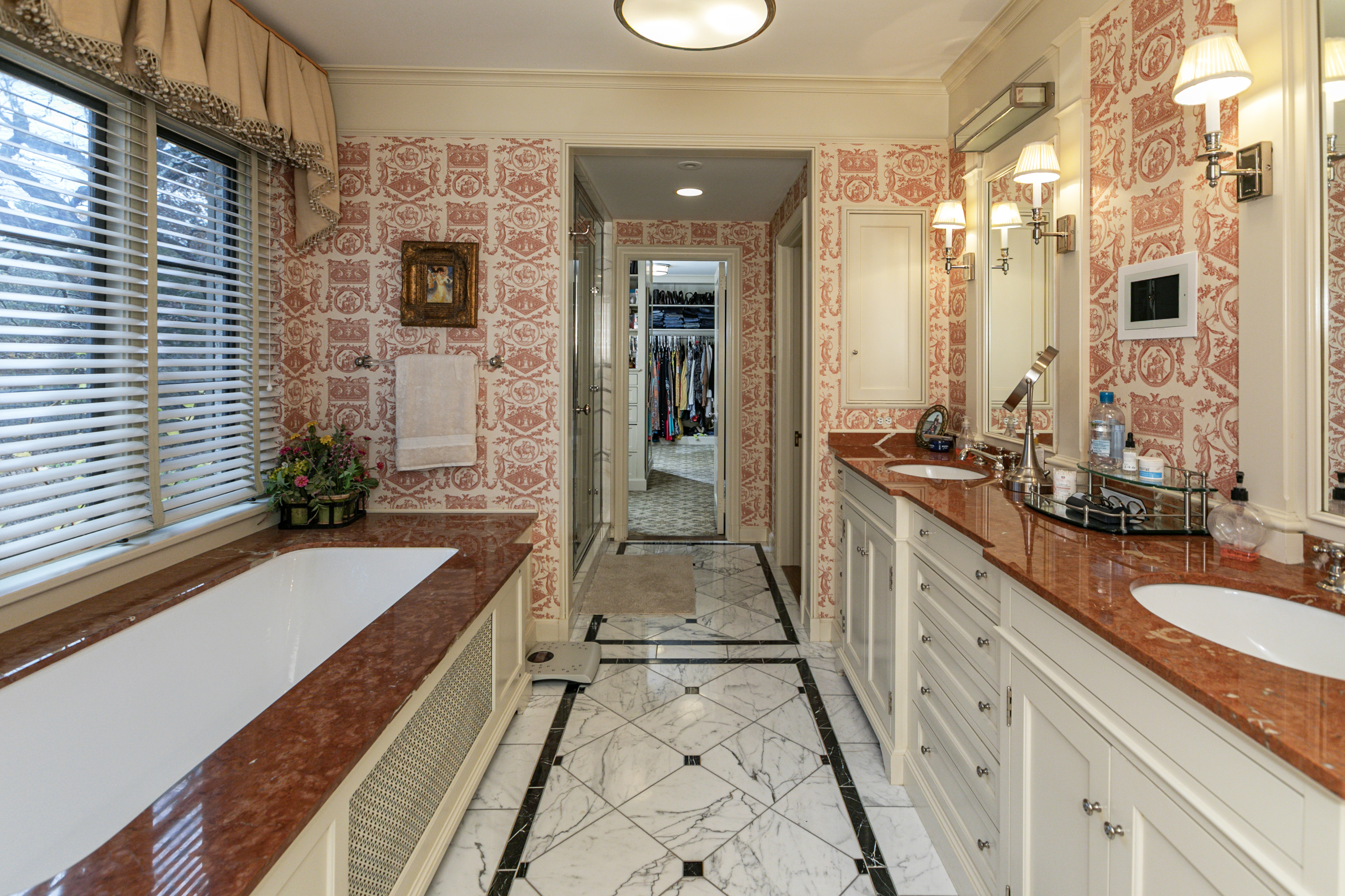  Iconic 1930s Princeton Estate with Pool, Home Theater, and Acreage - 物件實景