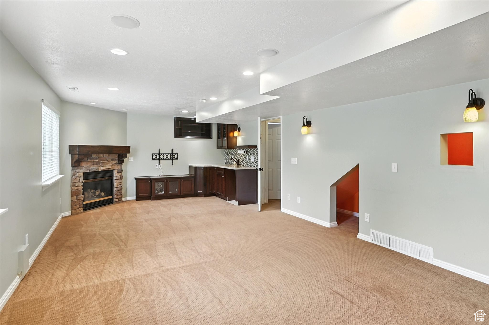 Bountiful, Utah, 84010, United States, 5 Bedrooms Bedrooms, ,4 BathroomsBathrooms,Residential,For Sale,1926219