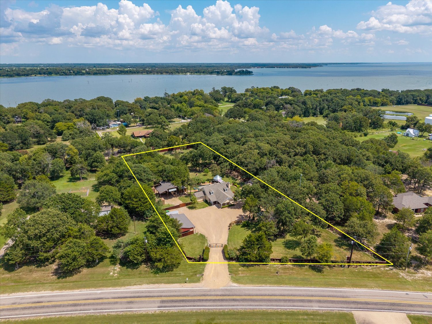 Quinlan, Texas, 75474, United States, 2 Bedrooms Bedrooms, ,2 BathroomsBathrooms,Residential,For Sale,1937387