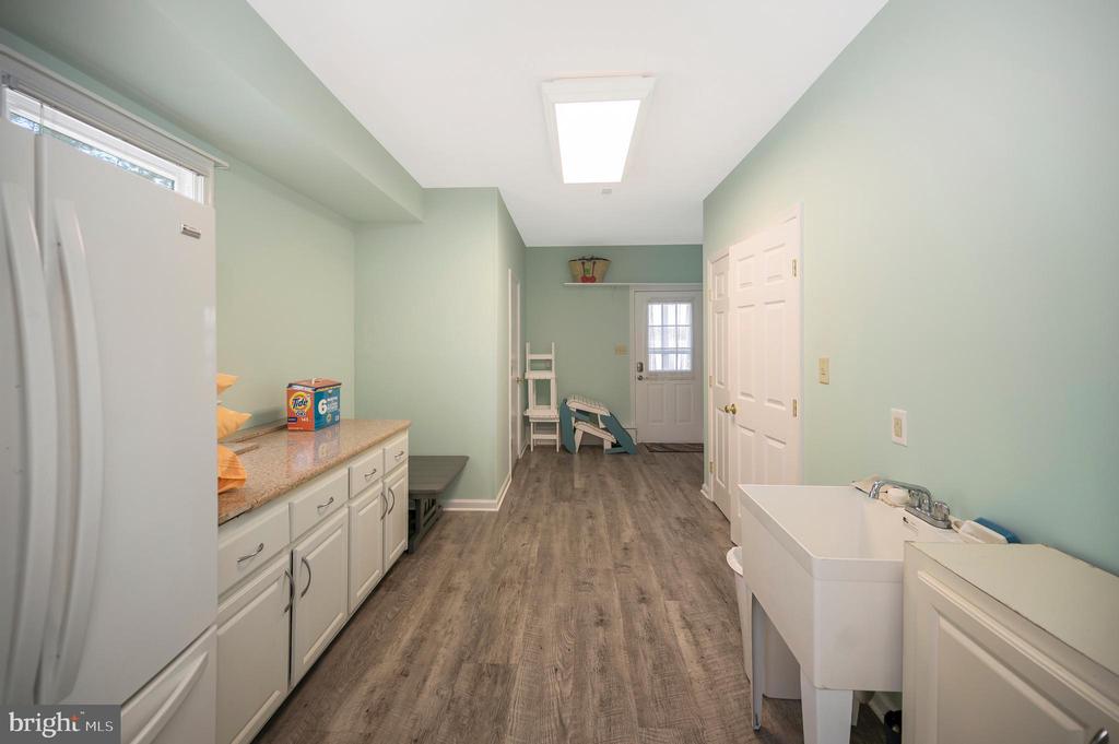 Hague, Virginia, 22469, United States, 4 Bedrooms Bedrooms, ,3 BathroomsBathrooms,Residential,For Sale,1944720