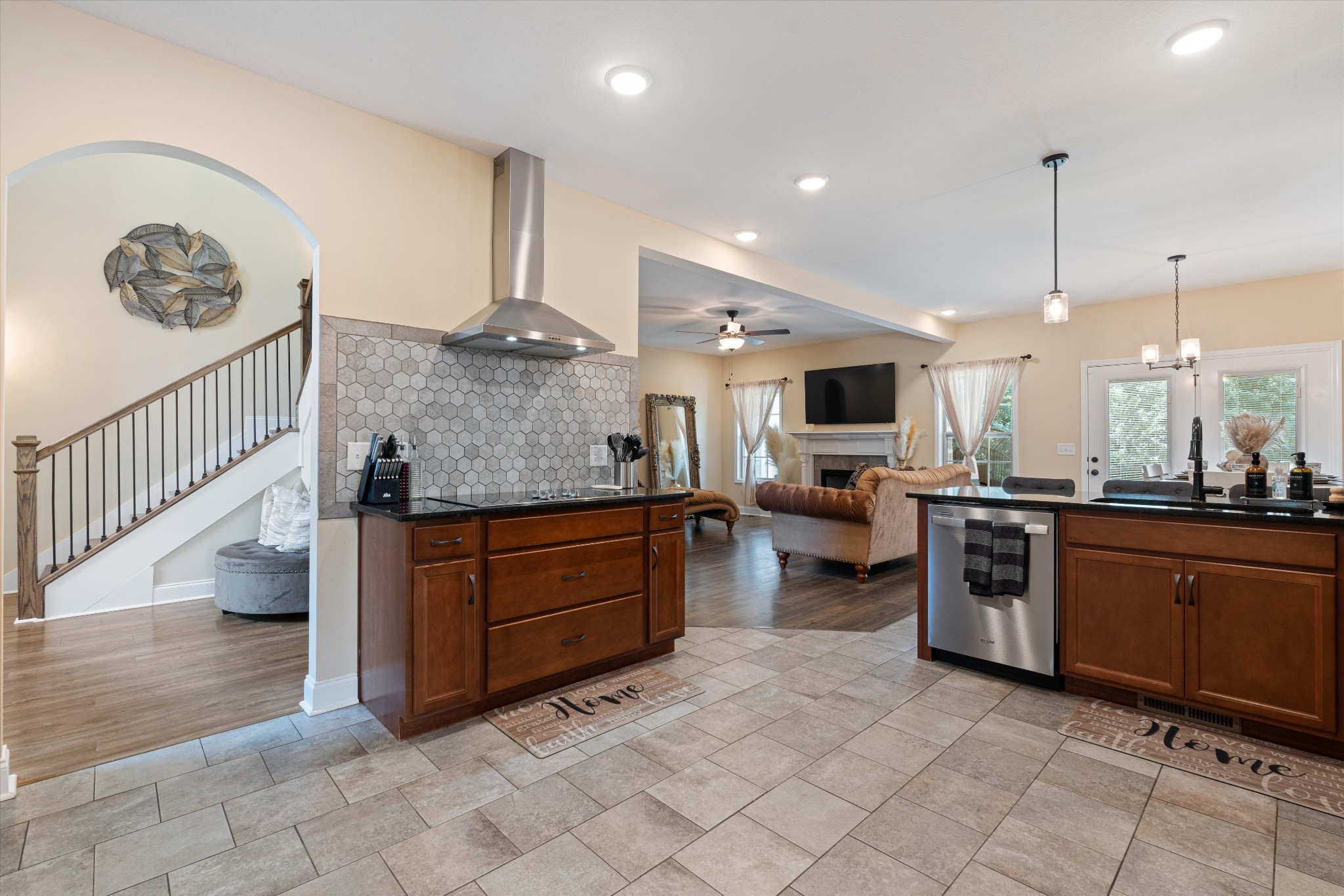 Clarksville, Tennessee, 37043, United States, 5 Bedrooms Bedrooms, ,5 BathroomsBathrooms,Residential,For Sale,1883067