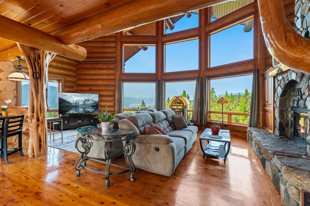 Bonners Ferry, Idaho, 83805, United States, 3 Bedrooms Bedrooms, ,4 BathroomsBathrooms,Residential,For Sale,1984473