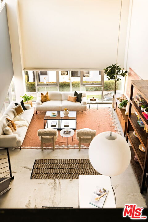 Los Angeles, California, 90038, United States, 2 Bedrooms Bedrooms, ,2 BathroomsBathrooms,Residential,For Sale,1917105