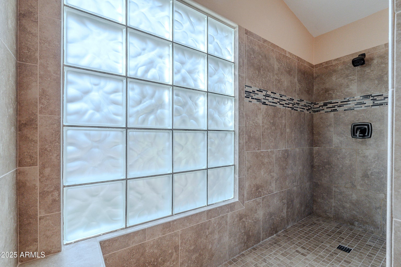 Gilbert, Arizona, 85233, United States, 3 Bedrooms Bedrooms, ,2 BathroomsBathrooms,Residential,For Sale,1944680