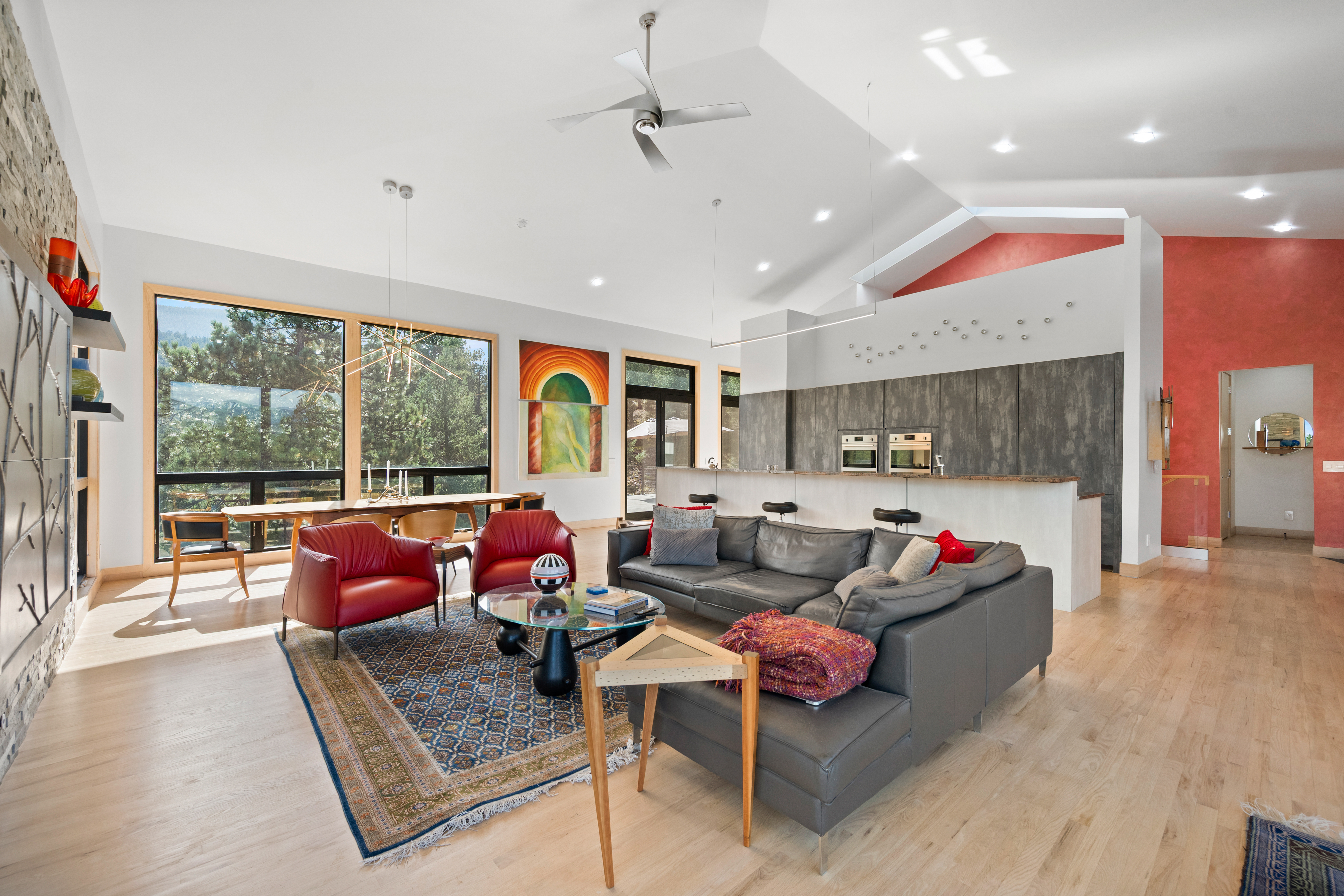  Modern Mountain Residence with Dramatic Architecture - 物件實景